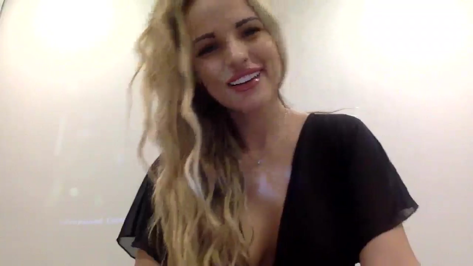 Gallery image thumbnail from Tina_Angel_'s myfreecams stream on, 03/15/2025, 22:34 image 9 of 20