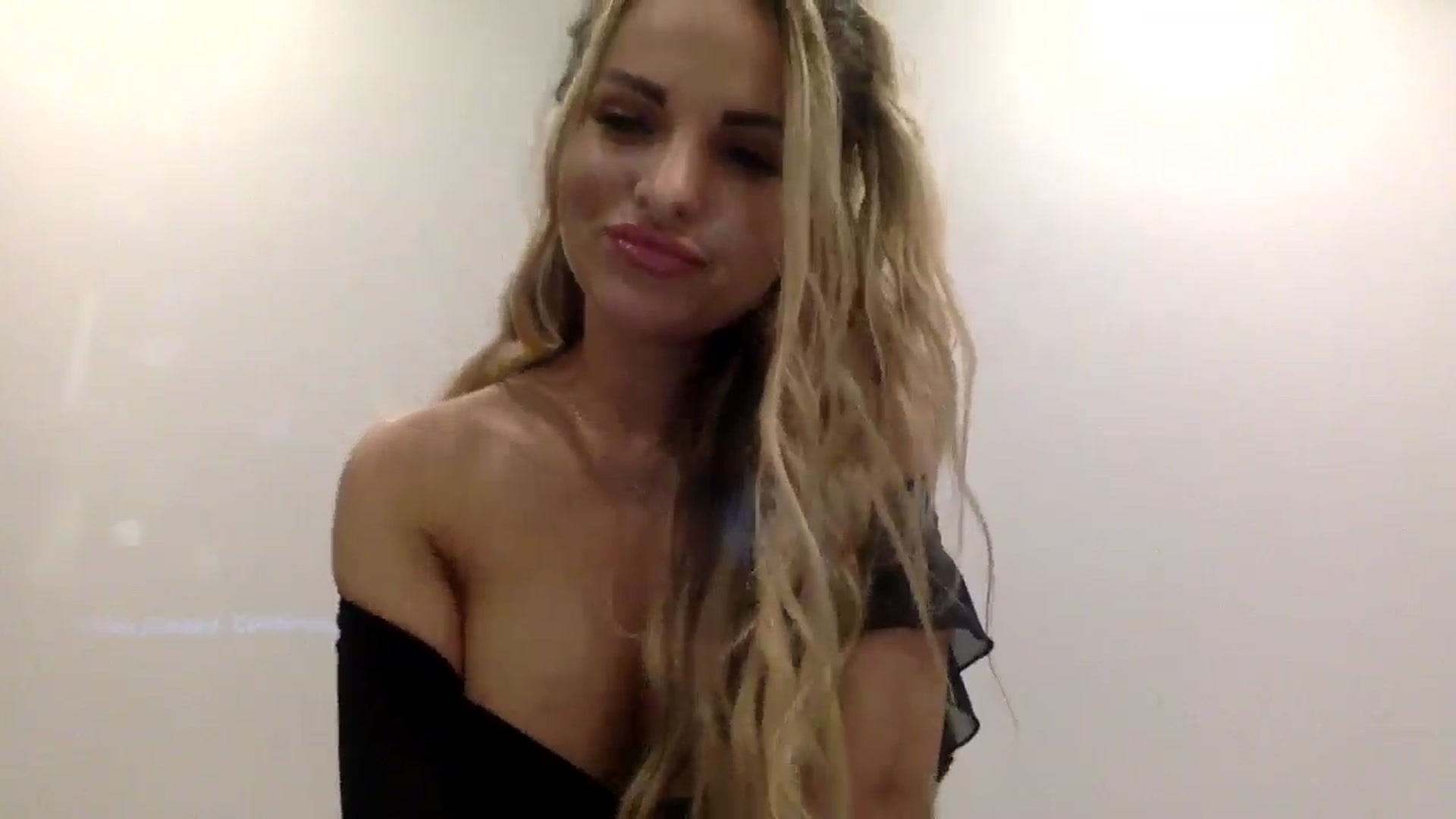 Gallery image thumbnail from Tina_Angel_'s myfreecams stream on, 03/15/2025, 23:21 image 6 of 20
