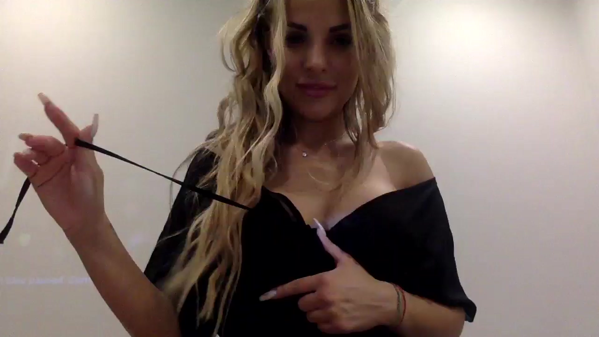 Gallery image thumbnail from Tina_Angel_'s myfreecams stream on, 03/16/2025, 24:33 image 8 of 20