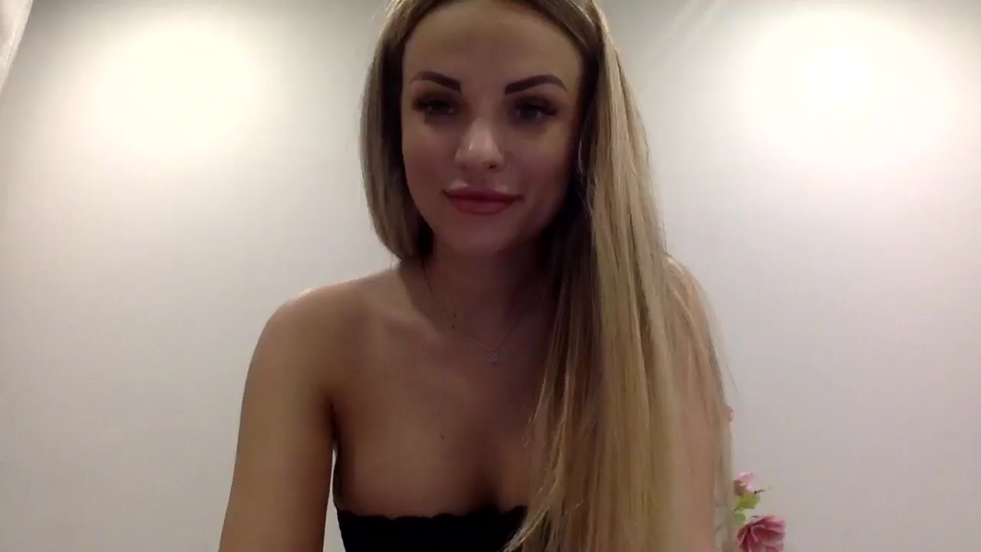 Gallery image thumbnail from Tina_Angel_'s myfreecams stream on, 03/17/2025, 21:45 image 10 of 20