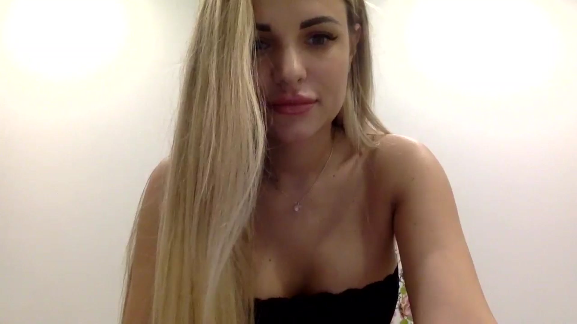 Gallery image thumbnail from Tina_Angel_'s myfreecams stream on, 03/17/2025, 22:32 image 13 of 20