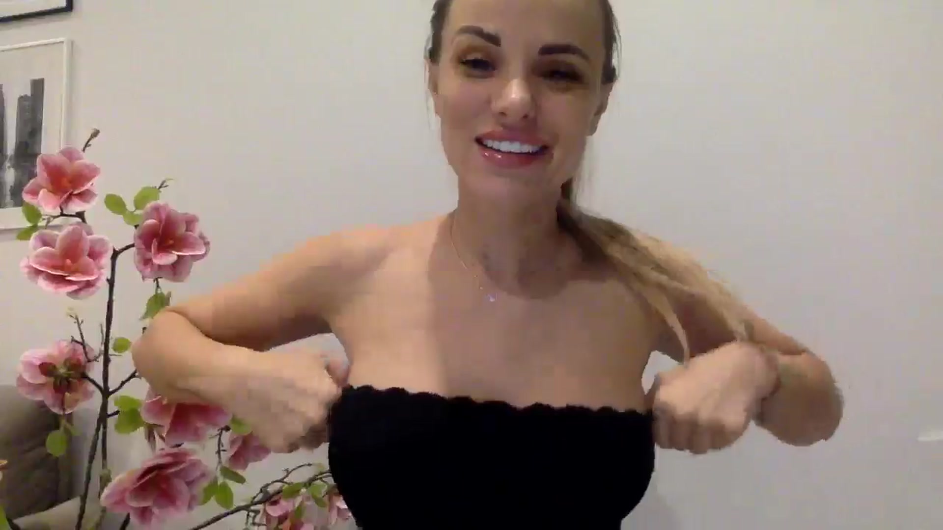 Gallery image thumbnail from Tina_Angel_'s myfreecams stream on, 03/21/2025, 21:03 image 15 of 20