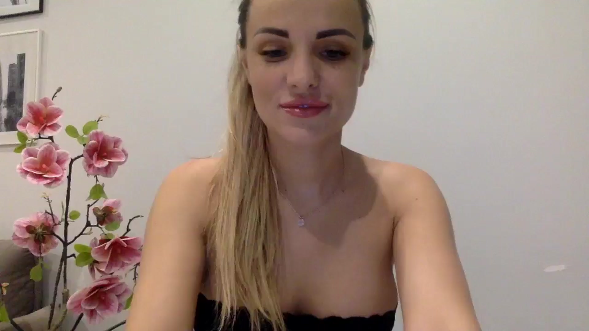 Gallery image thumbnail from Tina_Angel_'s myfreecams stream on, 03/21/2025, 21:03 image 13 of 20