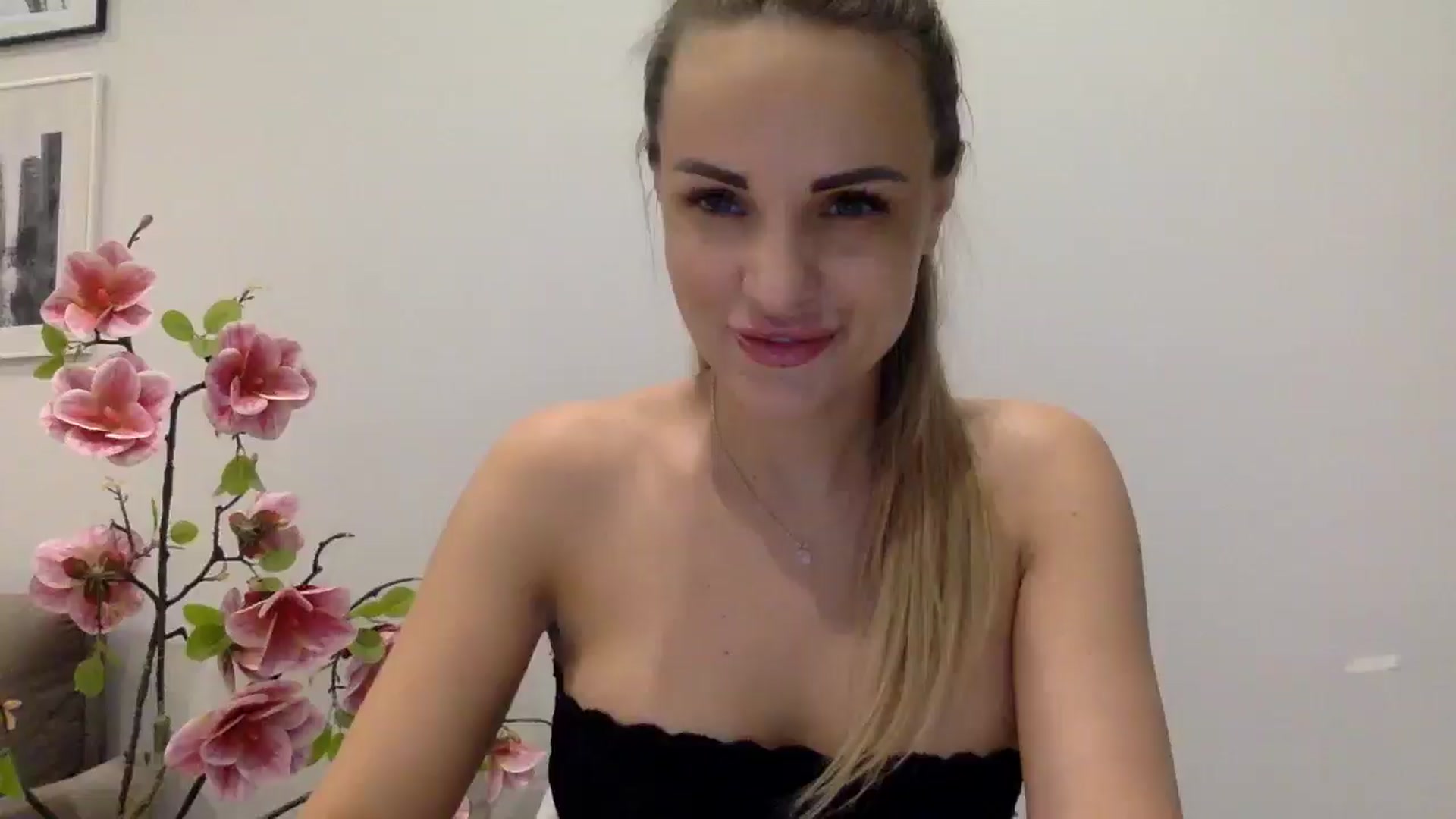 Gallery image thumbnail from Tina_Angel_'s myfreecams stream on, 03/21/2025, 21:03 image 2 of 20