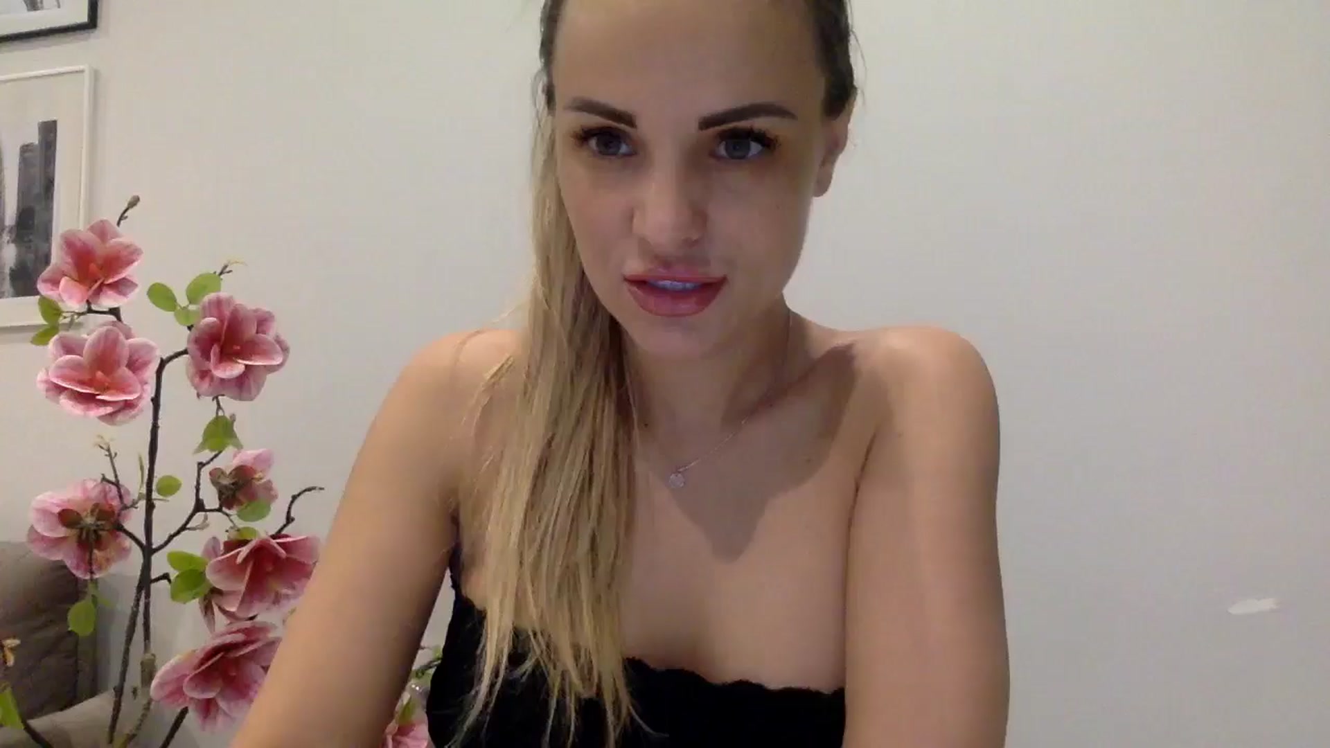 Gallery image thumbnail from Tina_Angel_'s myfreecams stream on, 03/21/2025, 21:03 image 12 of 20