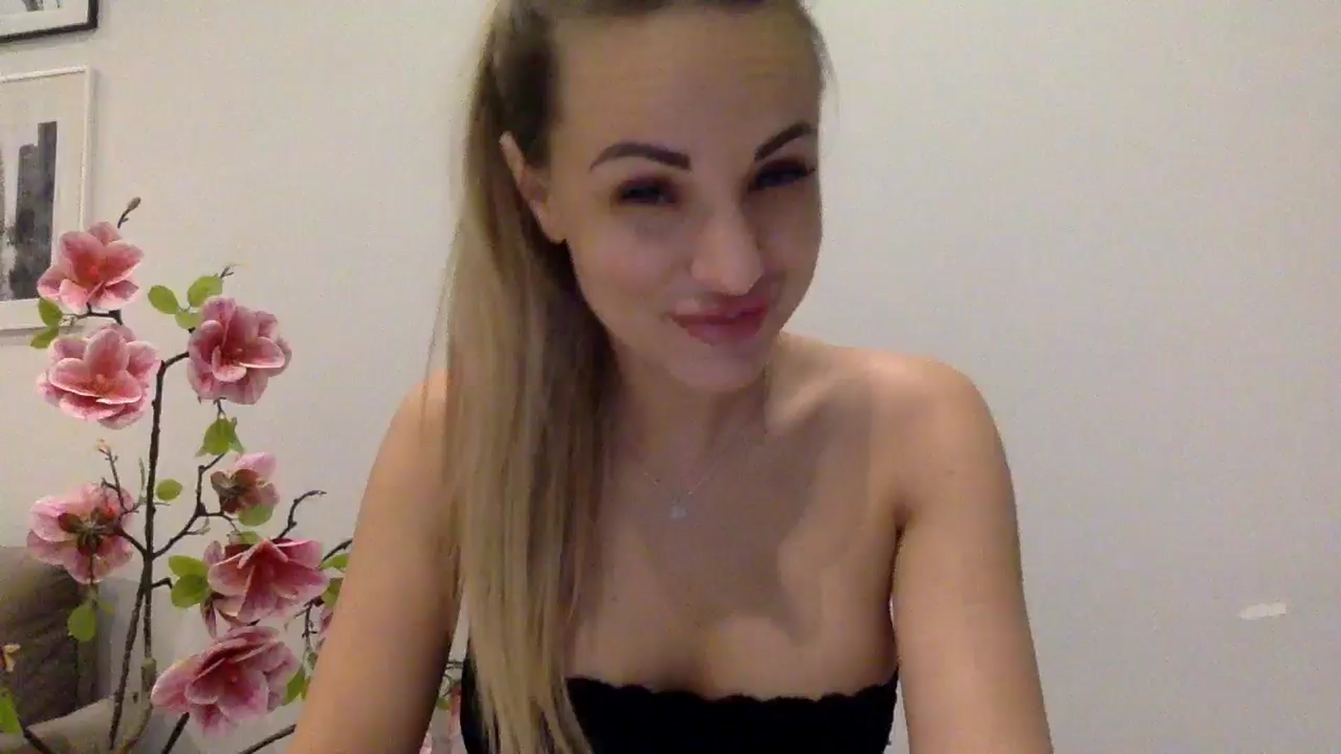 Gallery image thumbnail from Tina_Angel_'s myfreecams stream on, 03/21/2025, 21:03 image 11 of 20