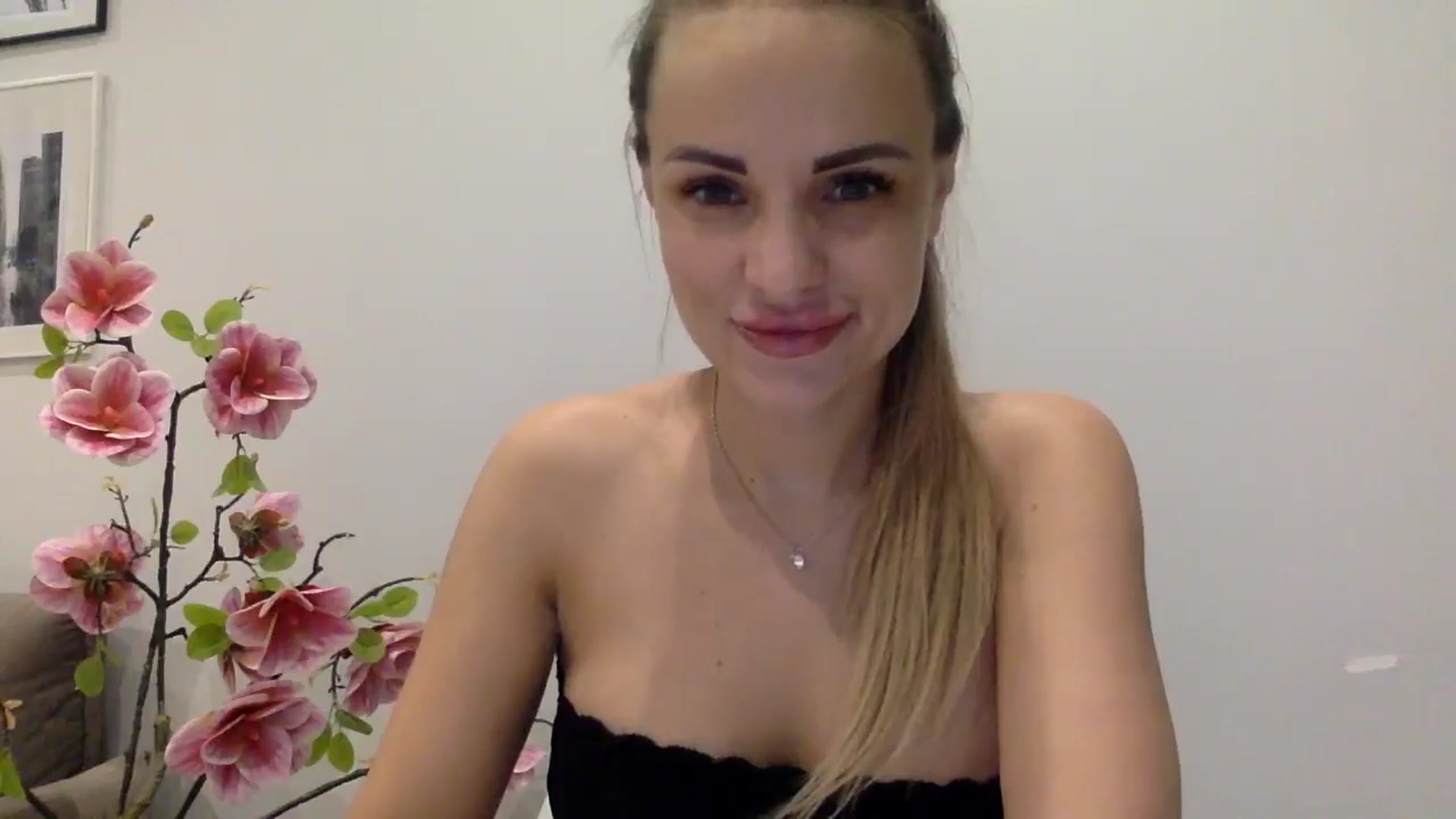 Gallery image thumbnail from Tina_Angel_'s myfreecams stream on, 03/21/2025, 21:03 image 8 of 20