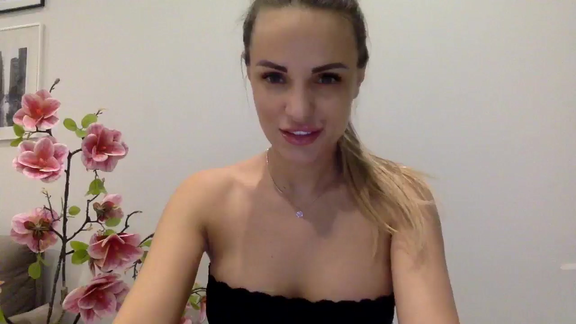 Gallery image thumbnail from Tina_Angel_'s myfreecams stream on, 03/21/2025, 21:03 image 16 of 20