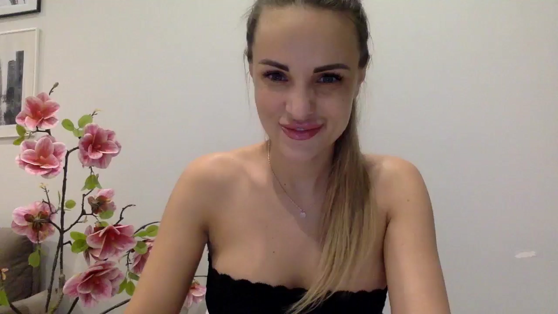 Gallery image thumbnail from Tina_Angel_'s myfreecams stream on, 03/21/2025, 21:03 image 3 of 20