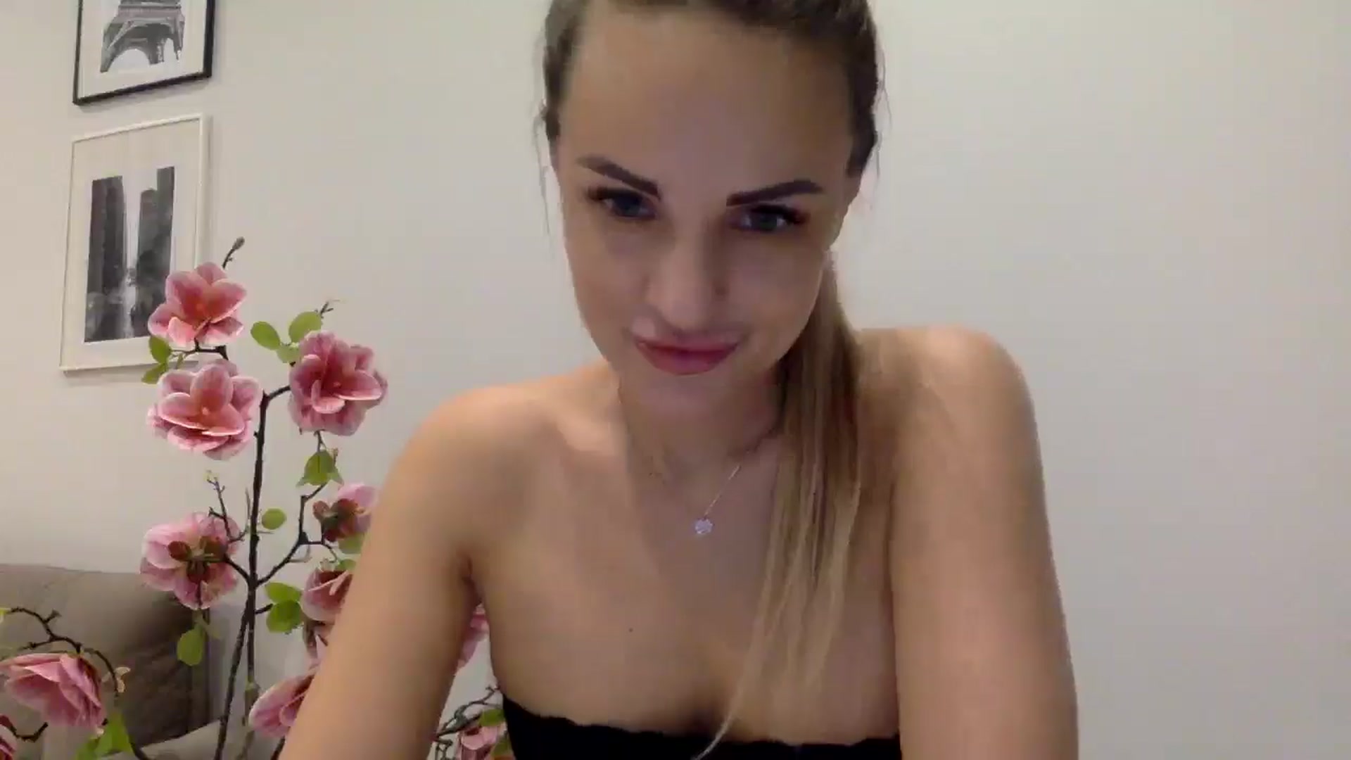 Gallery image thumbnail from Tina_Angel_'s myfreecams stream on, 03/21/2025, 21:21 image 7 of 20