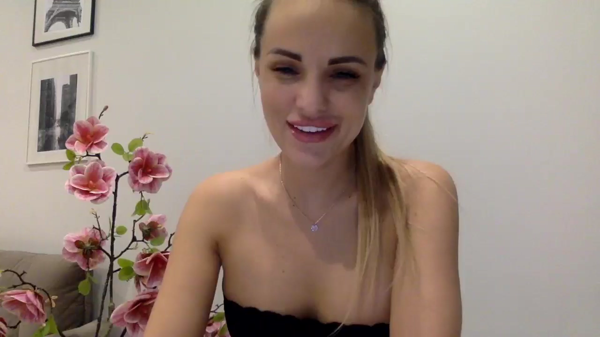 Gallery image thumbnail from Tina_Angel_'s myfreecams stream on, 03/21/2025, 21:21 image 5 of 20