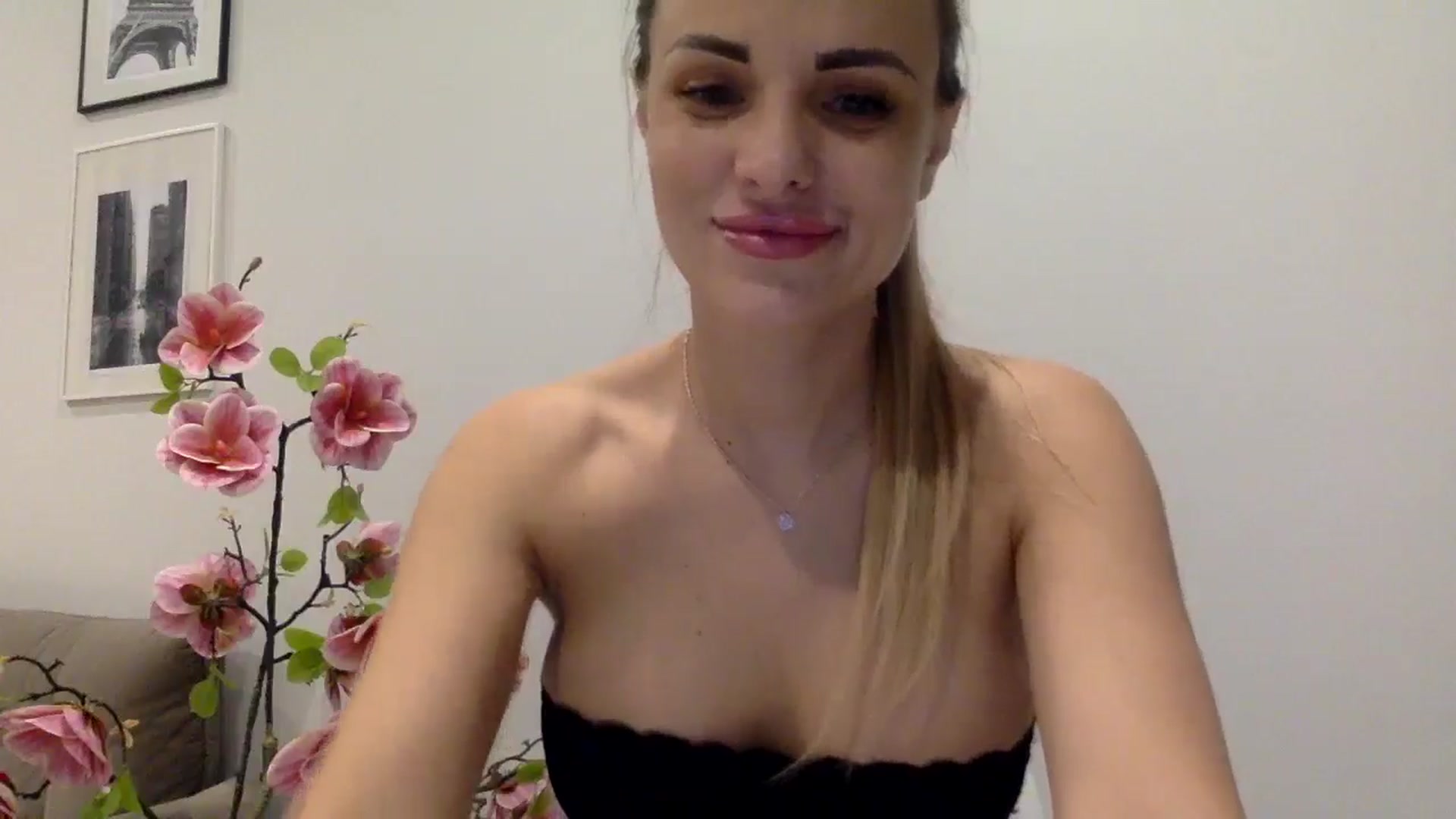 Gallery image thumbnail from Tina_Angel_'s myfreecams stream on, 03/21/2025, 21:21 image 9 of 20