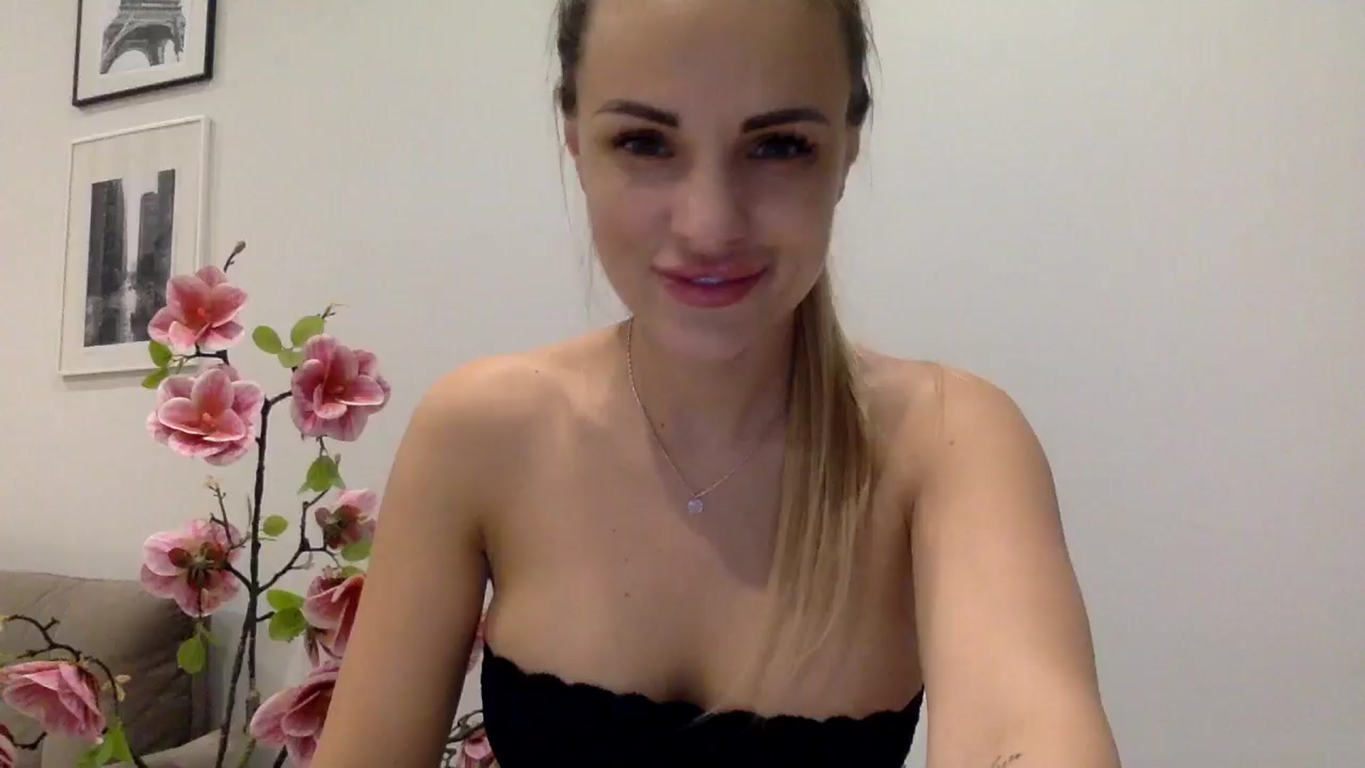 Gallery image thumbnail from Tina_Angel_'s myfreecams stream on, 03/21/2025, 21:21 image 14 of 20