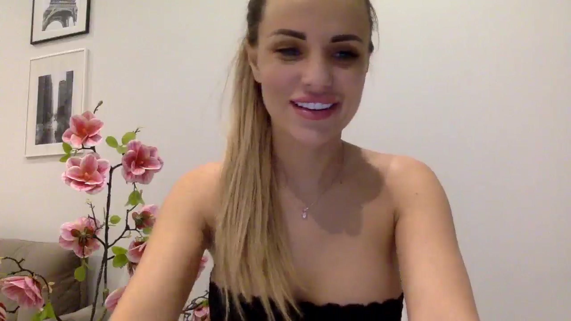 Gallery image thumbnail from Tina_Angel_'s myfreecams stream on, 03/21/2025, 22:27 image 7 of 20