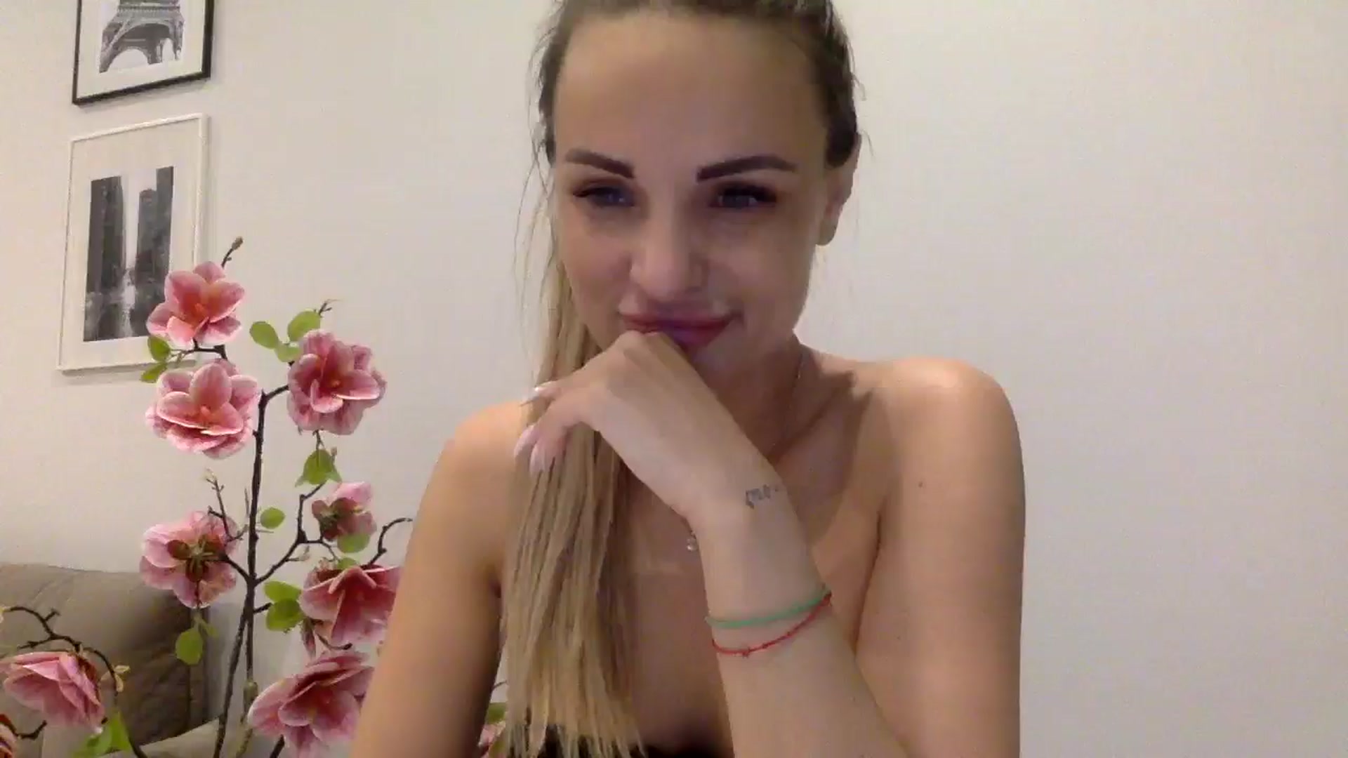 Gallery image thumbnail from Tina_Angel_'s myfreecams stream on, 03/21/2025, 22:27 image 8 of 20