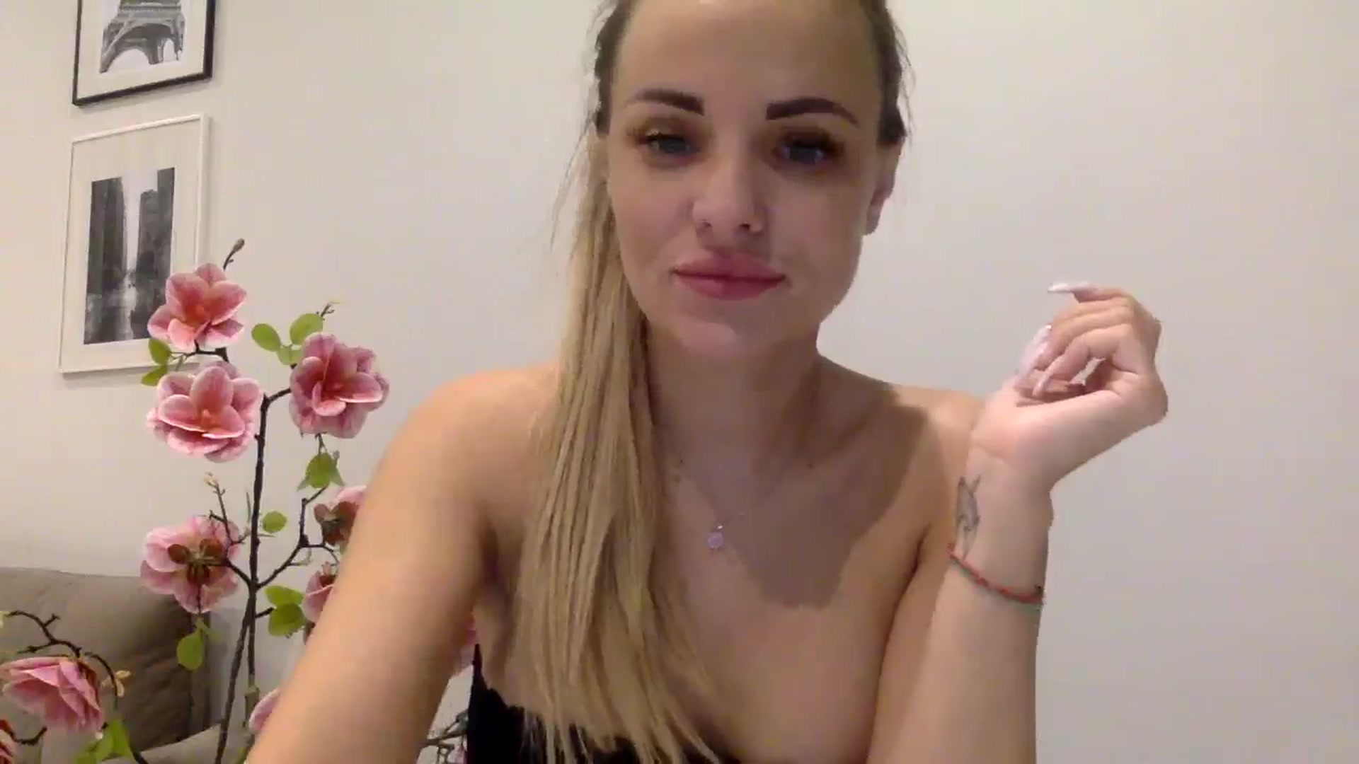 Gallery image thumbnail from Tina_Angel_'s myfreecams stream on, 03/21/2025, 22:27 image 9 of 20
