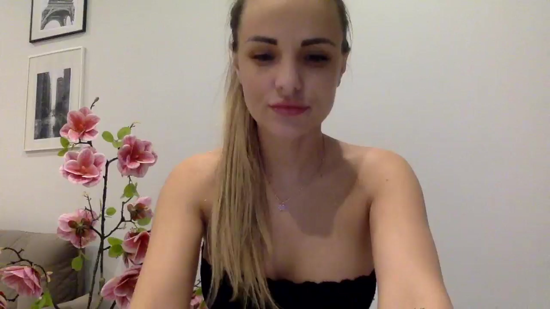 Gallery image thumbnail from Tina_Angel_'s myfreecams stream on, 03/21/2025, 22:27 image 1 of 20