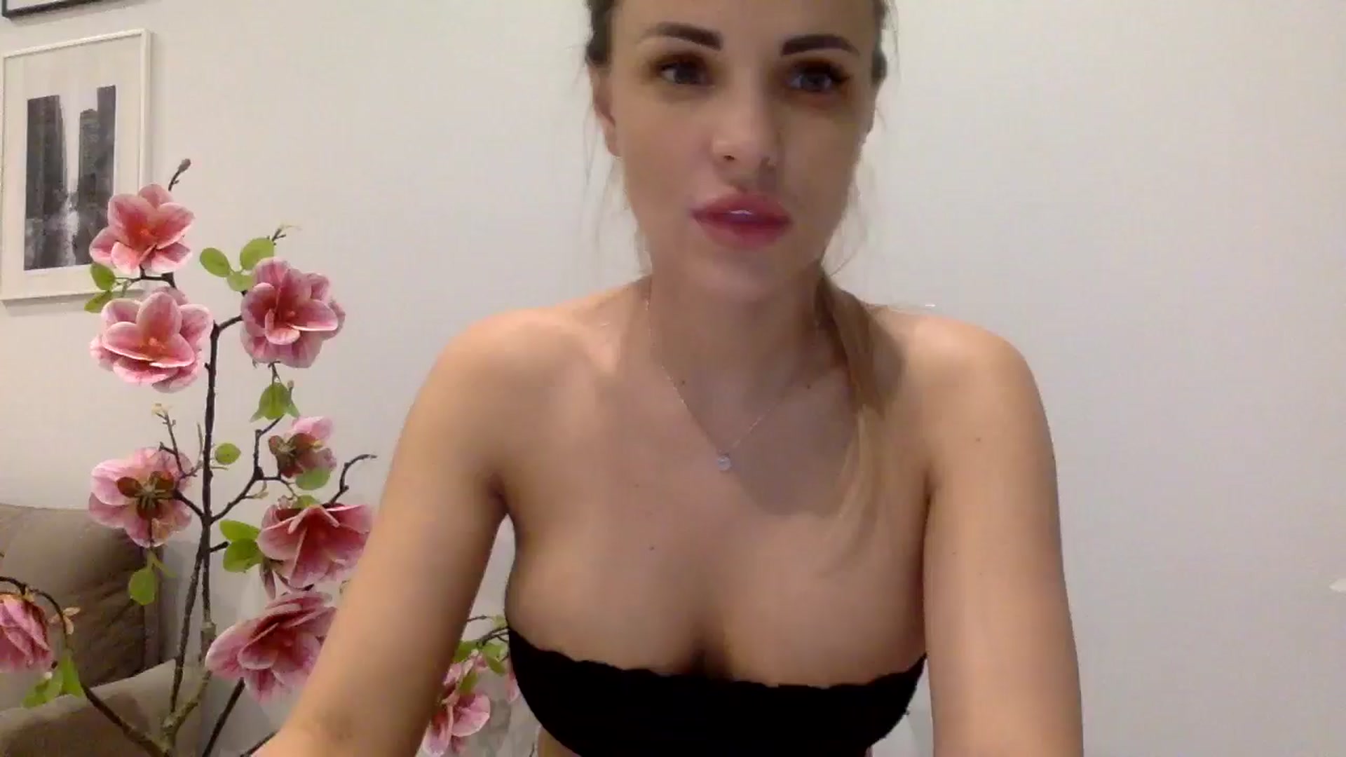 Gallery image thumbnail from Tina_Angel_'s myfreecams stream on, 03/21/2025, 23:03 image 19 of 20