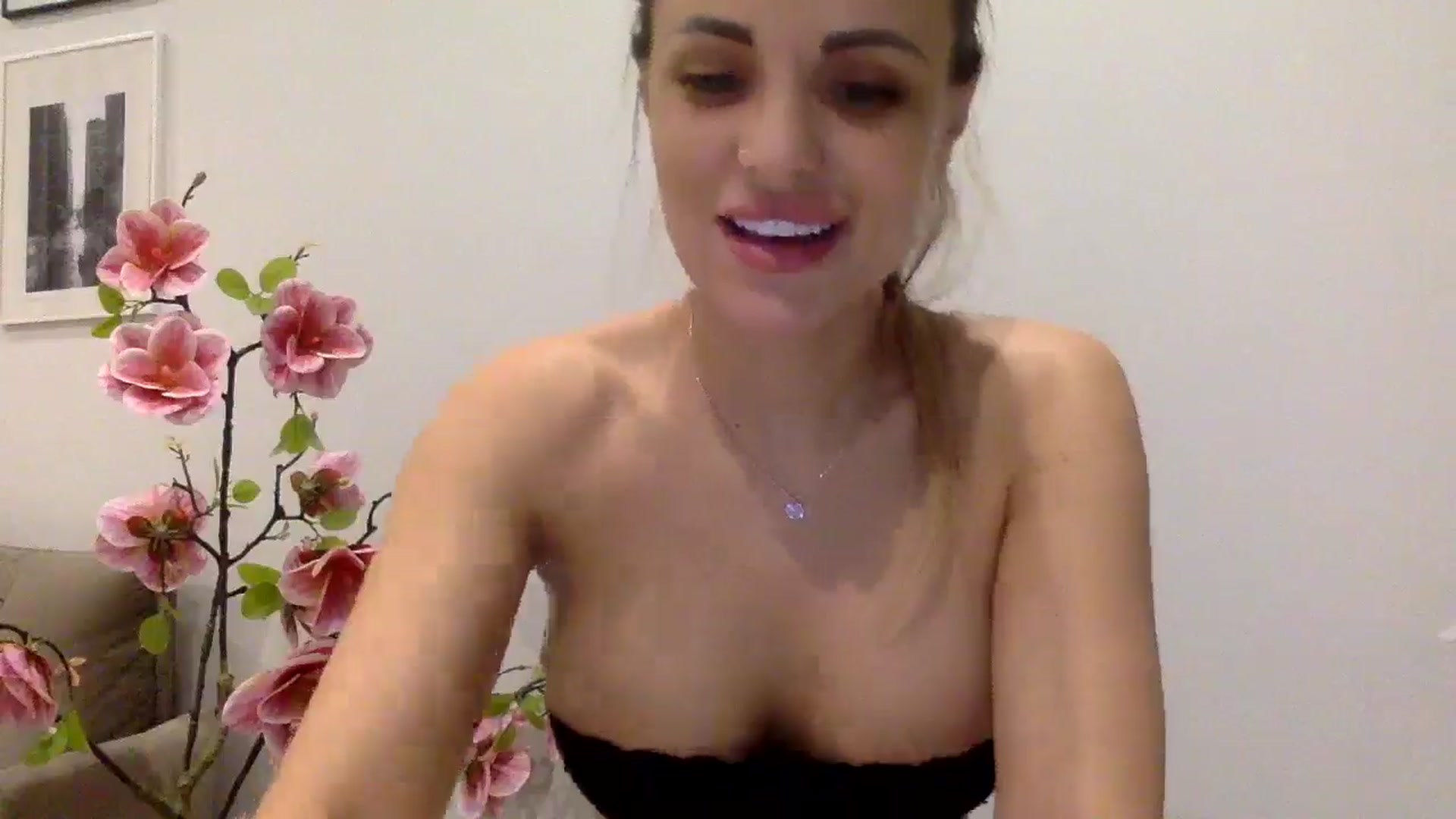Gallery image thumbnail from Tina_Angel_'s myfreecams stream on, 03/21/2025, 23:03 image 17 of 20