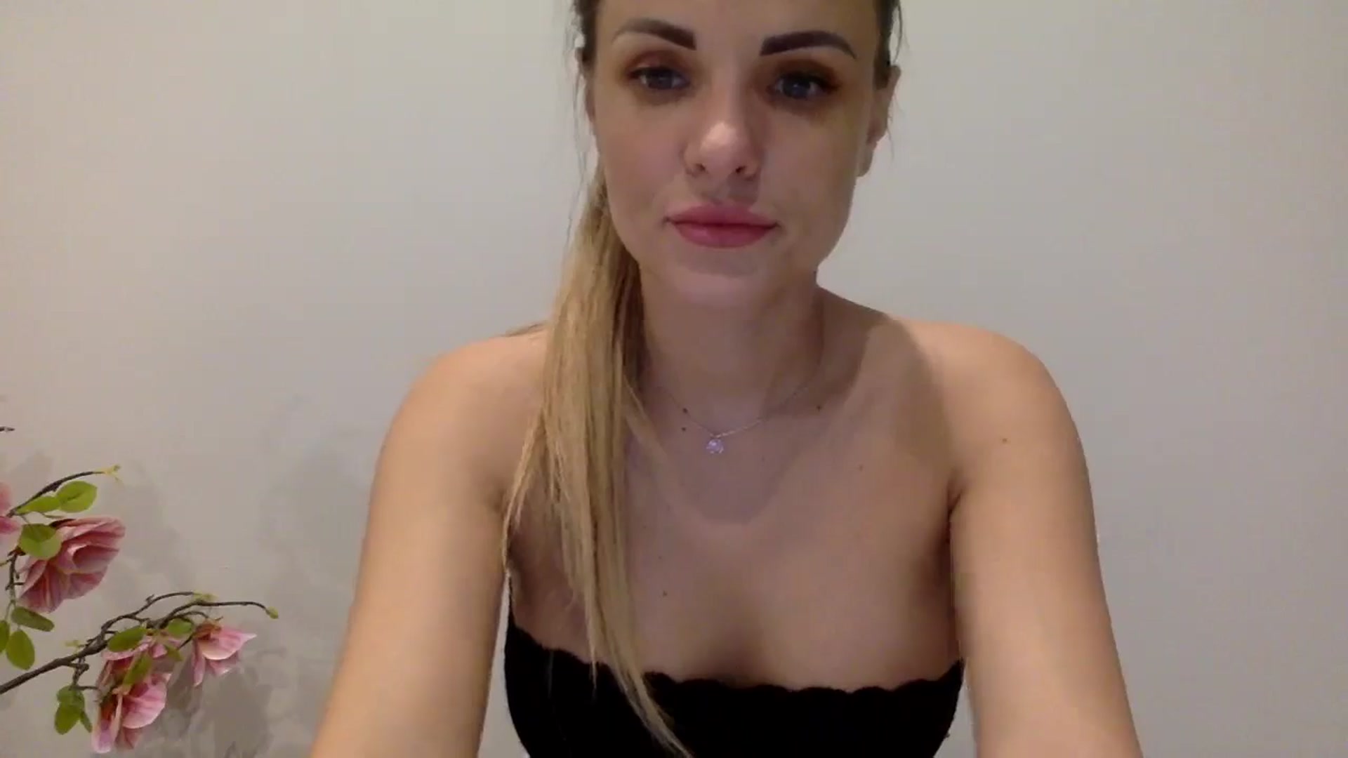 Gallery image thumbnail from Tina_Angel_'s myfreecams stream on, 03/22/2025, 24:06 image 7 of 20