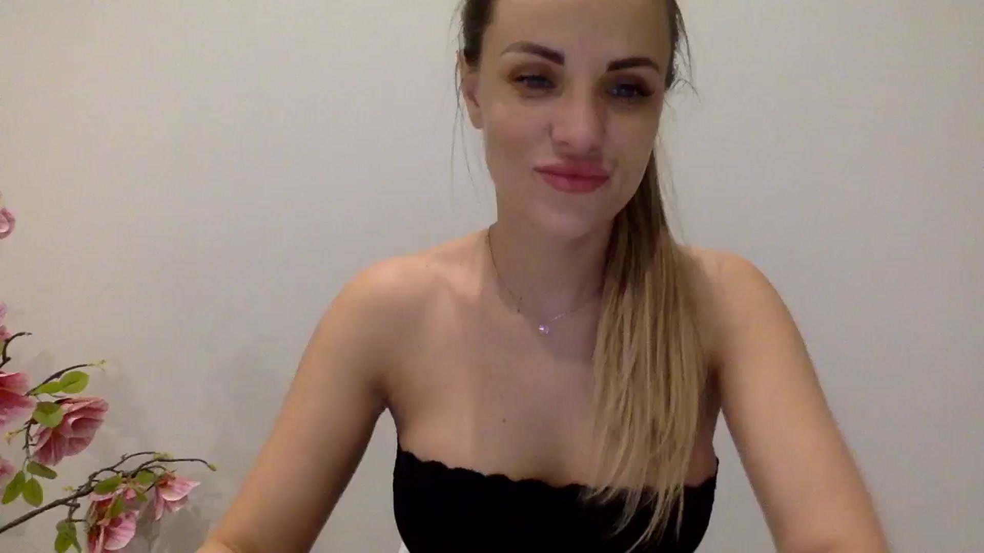 Gallery image thumbnail from Tina_Angel_'s myfreecams stream on, 03/22/2025, 24:06 image 17 of 20