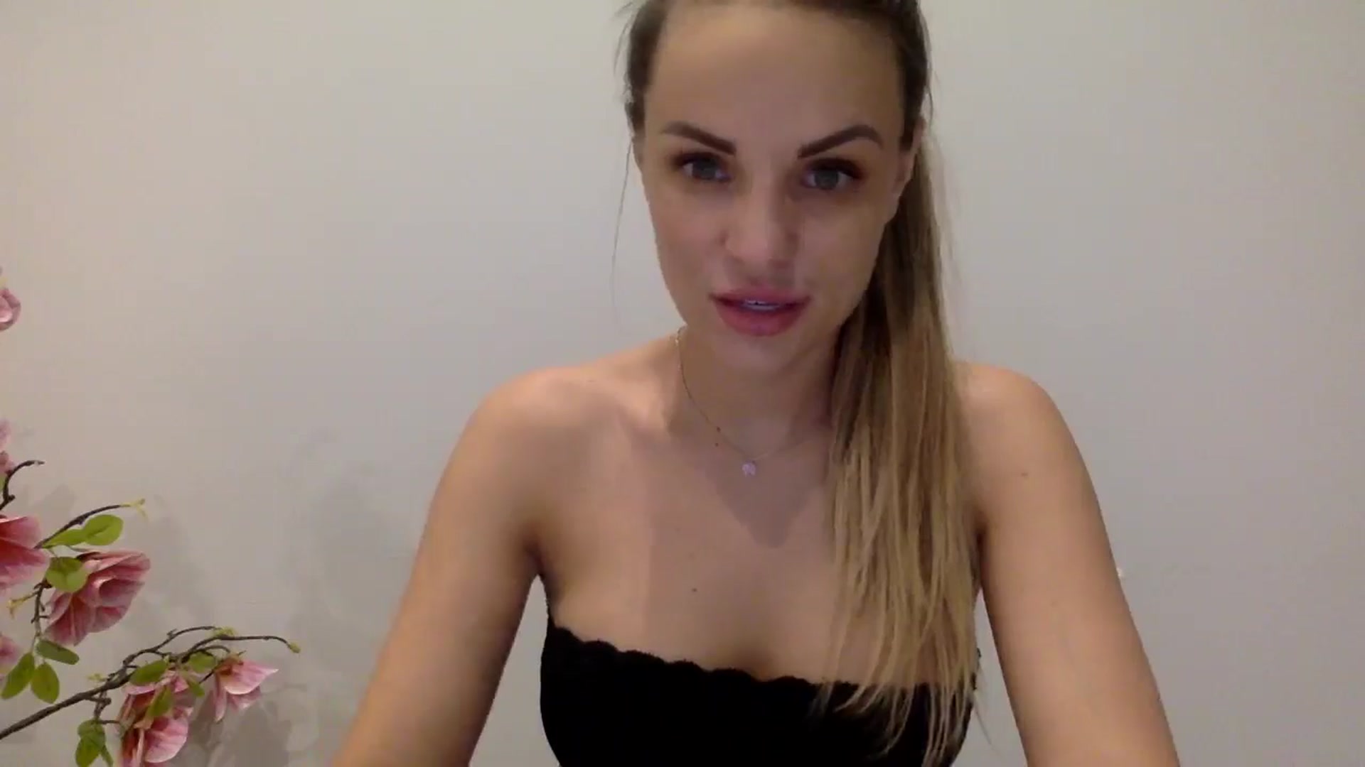 Gallery image thumbnail from Tina_Angel_'s myfreecams stream on, 03/22/2025, 24:06 image 14 of 20