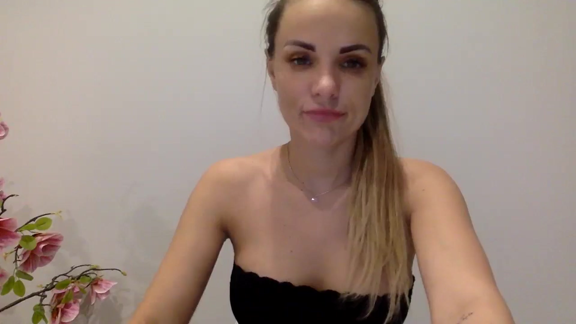 Gallery image thumbnail from Tina_Angel_'s myfreecams stream on, 03/22/2025, 24:06 image 15 of 20