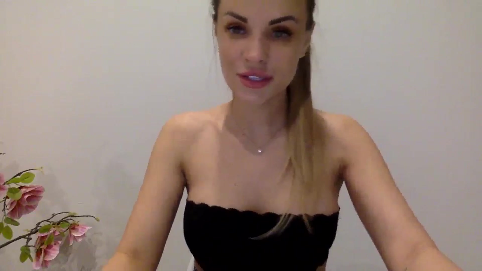 Gallery image thumbnail from Tina_Angel_'s myfreecams stream on, 03/22/2025, 24:06 image 4 of 20