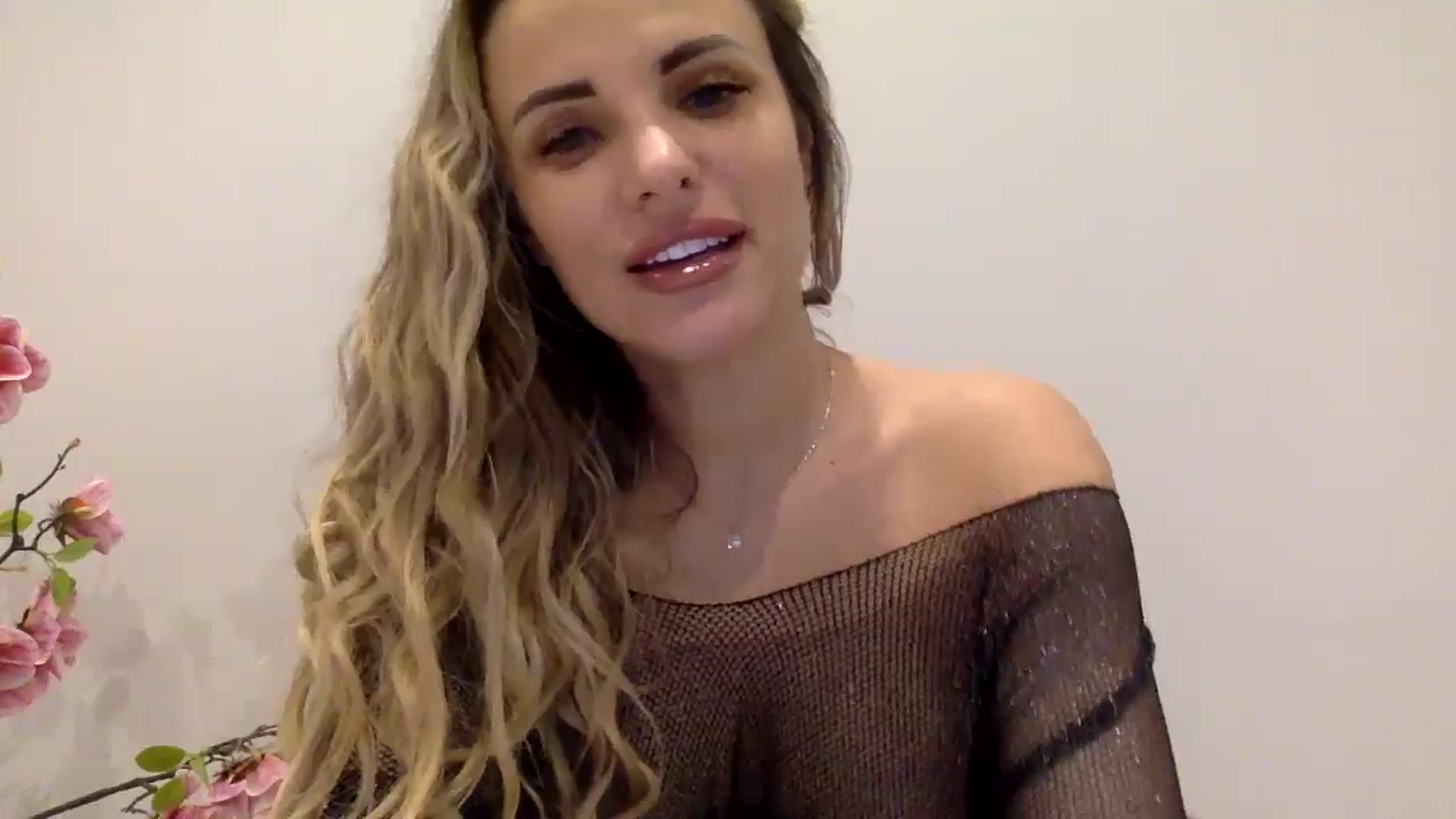 Gallery image thumbnail from Tina_Angel_'s myfreecams stream on, 03/22/2025, 20:28 image 4 of 20
