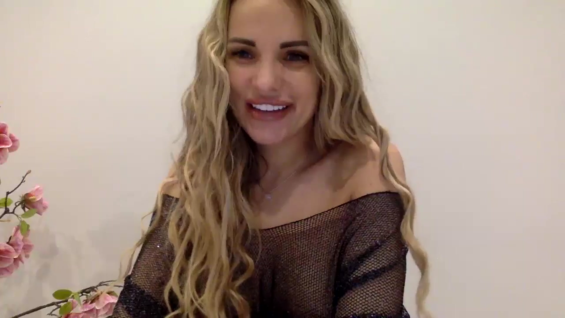Gallery image thumbnail from Tina_Angel_'s myfreecams stream on, 03/22/2025, 20:28 image 6 of 20