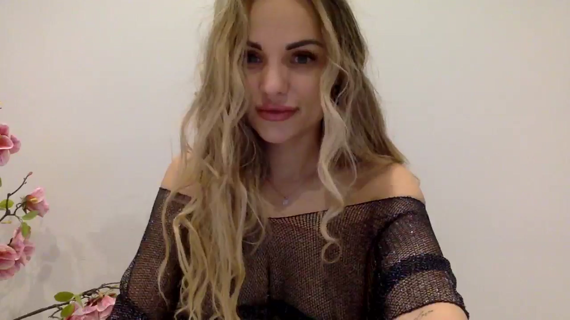 Gallery image thumbnail from Tina_Angel_'s myfreecams stream on, 03/22/2025, 21:17 image 5 of 20