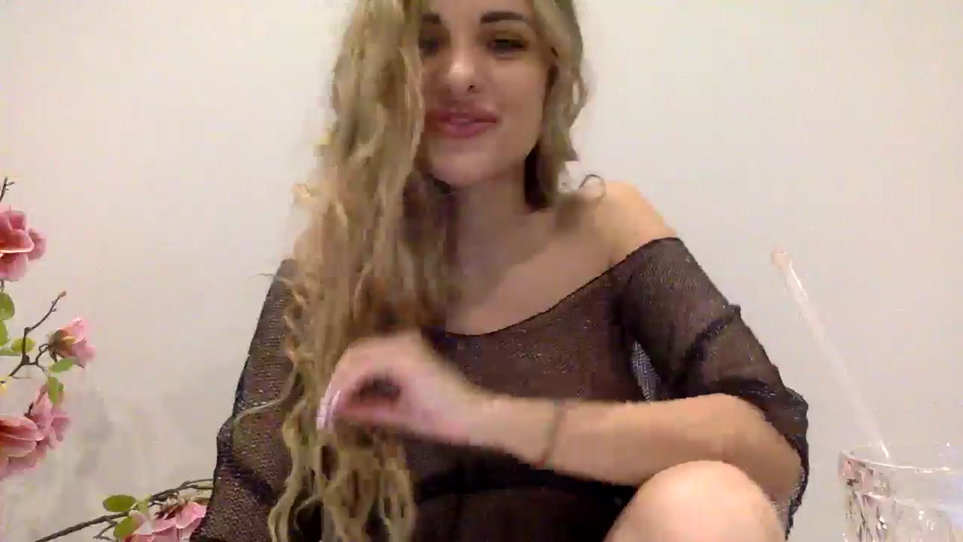 Gallery image thumbnail from Tina_Angel_'s myfreecams stream on, 03/22/2025, 21:17 image 9 of 20