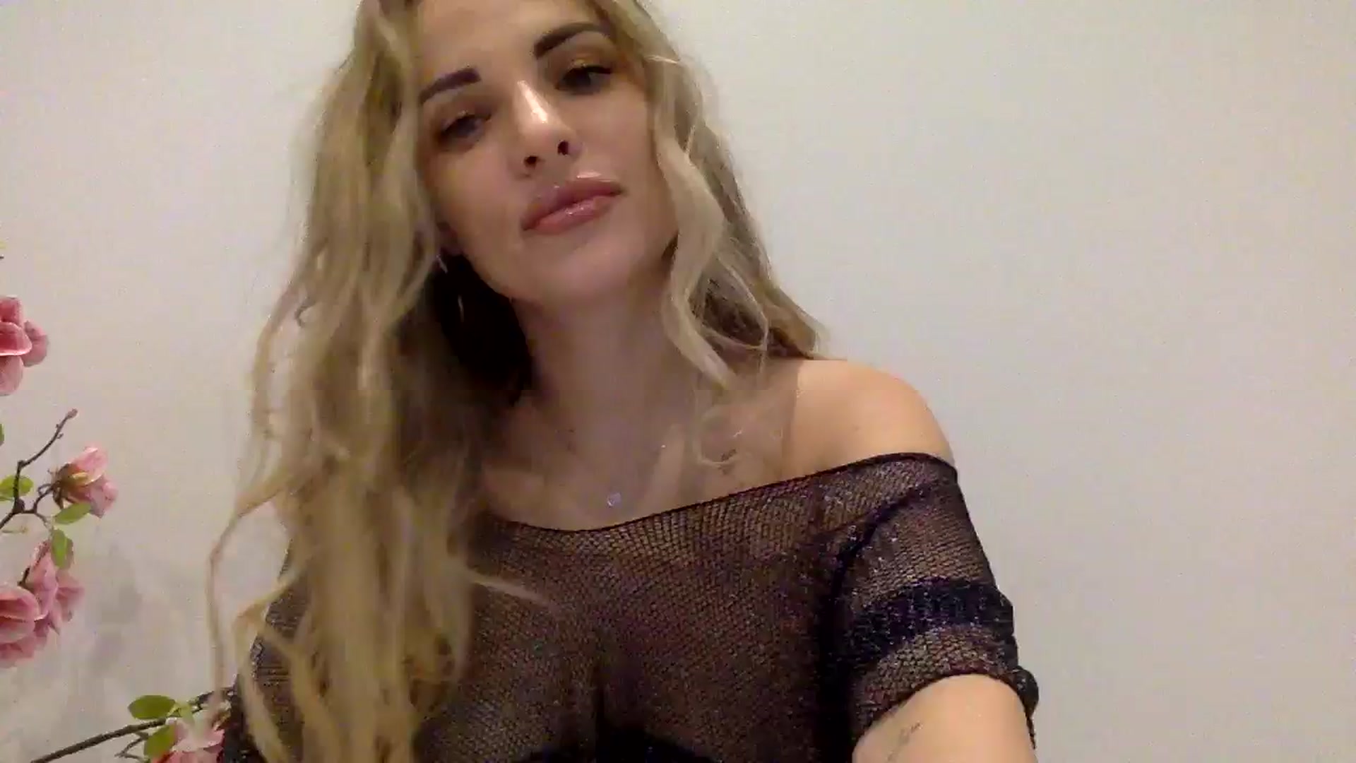 Gallery image thumbnail from Tina_Angel_'s myfreecams stream on, 03/22/2025, 21:17 image 4 of 20