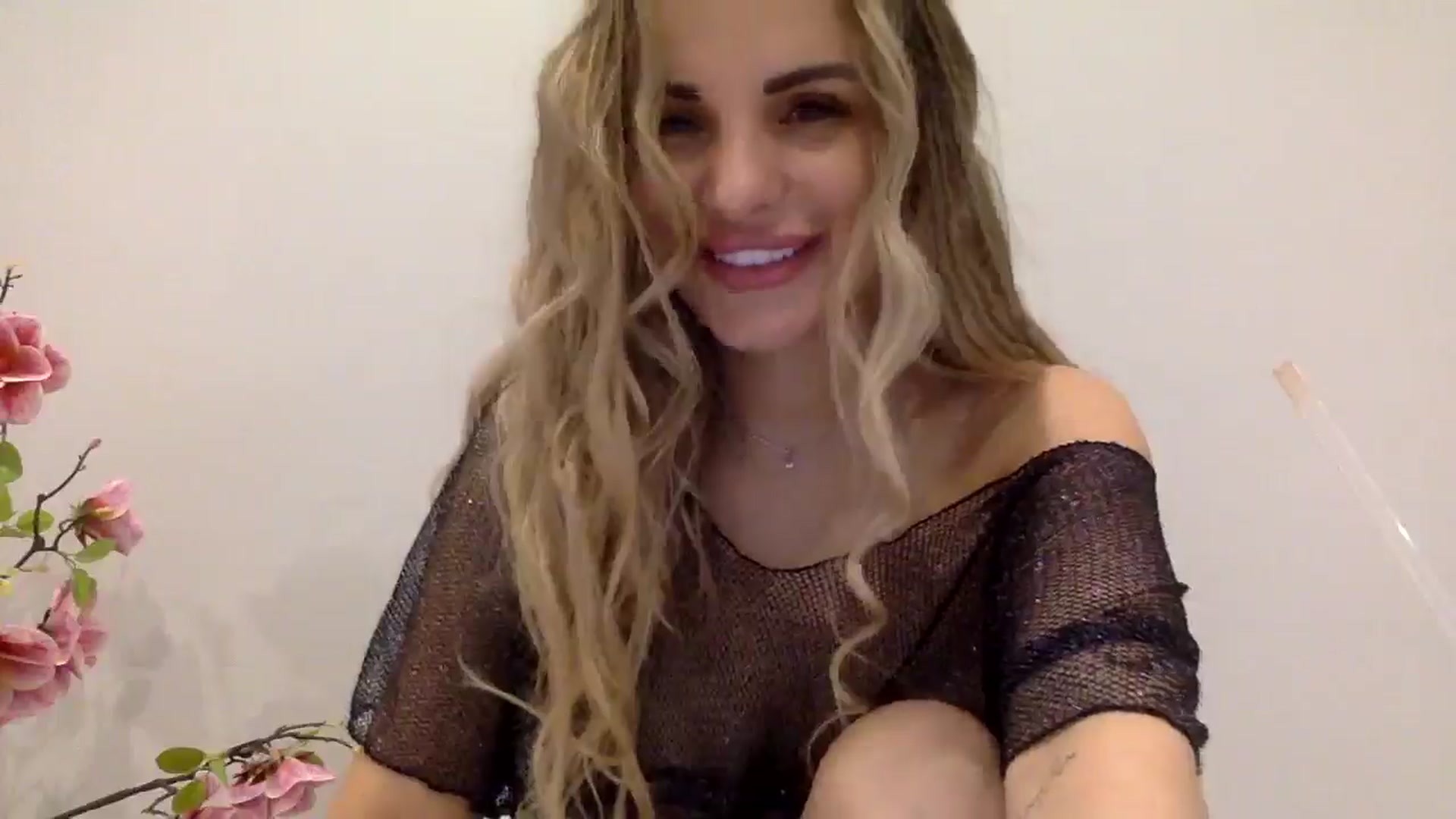 Gallery image thumbnail from Tina_Angel_'s myfreecams stream on, 03/22/2025, 21:17 image 15 of 20