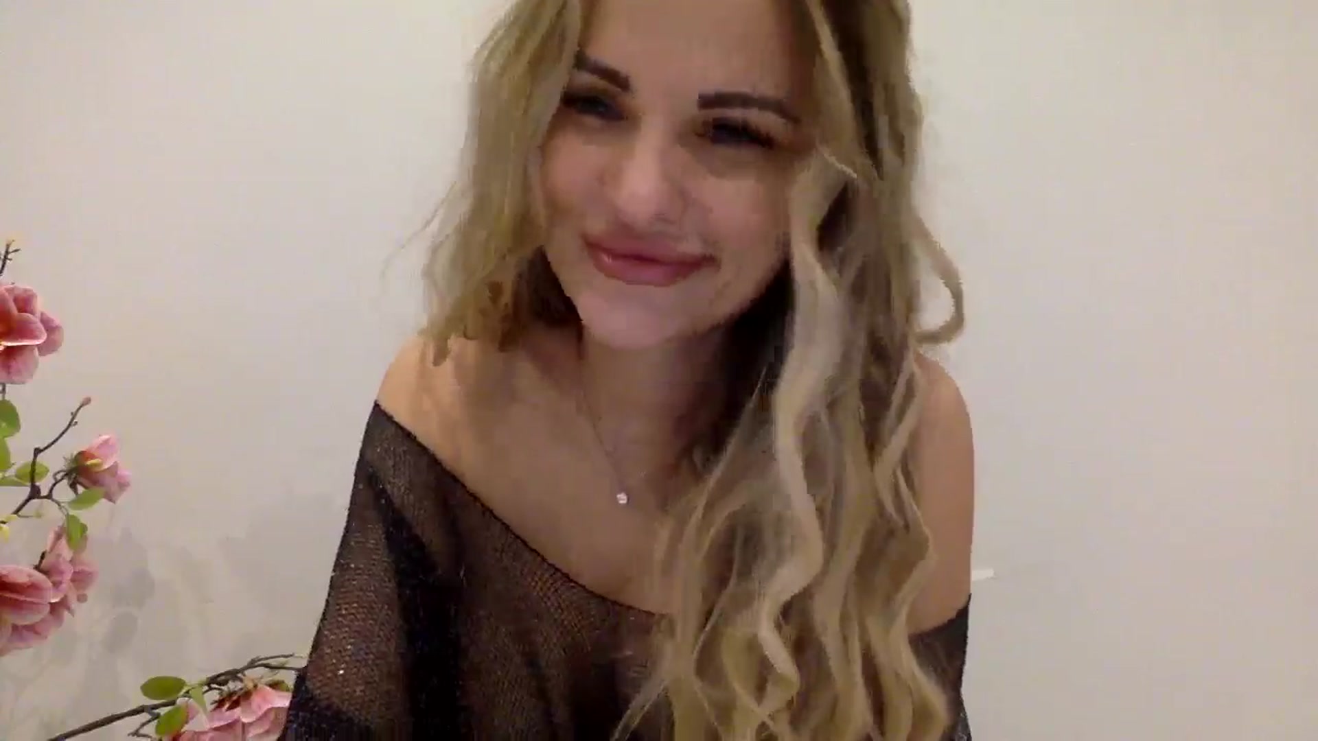Gallery image thumbnail from Tina_Angel_'s myfreecams stream on, 03/22/2025, 21:17 image 7 of 20