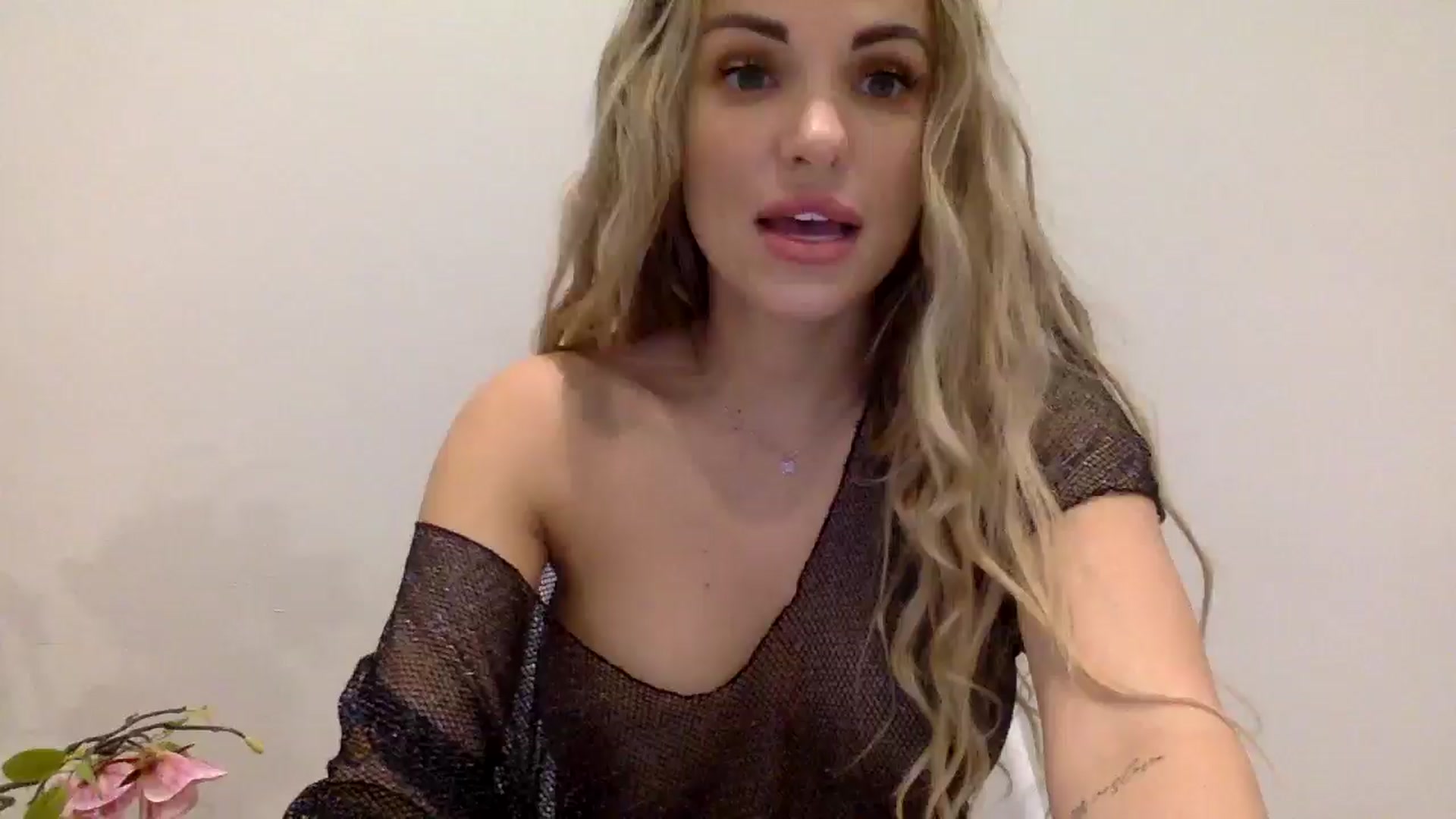 Gallery image thumbnail from Tina_Angel_'s myfreecams stream on, 03/22/2025, 23:08 image 6 of 20
