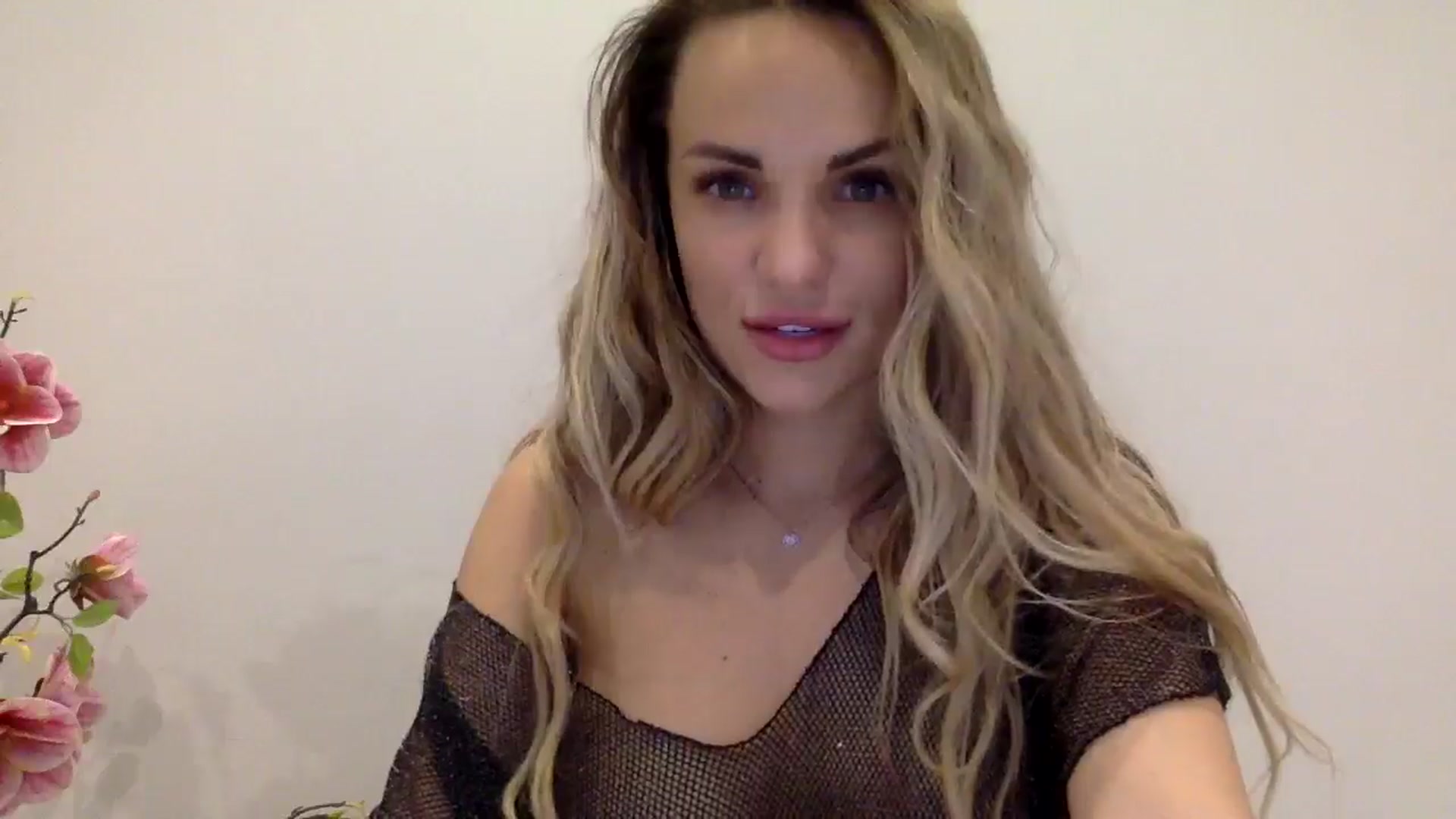 Gallery image thumbnail from Tina_Angel_'s myfreecams stream on, 03/23/2025, 01:28 image 3 of 20