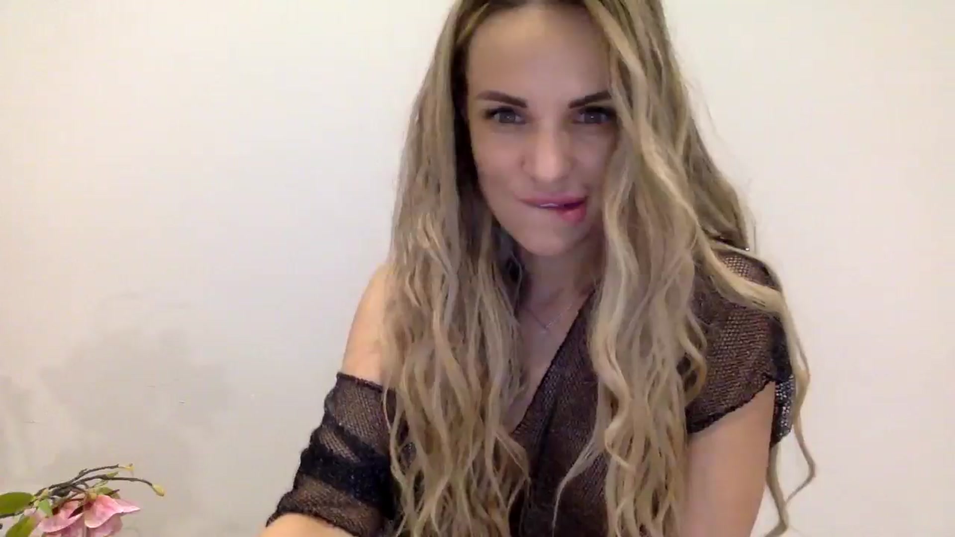 Gallery image thumbnail from Tina_Angel_'s myfreecams stream on, 03/23/2025, 01:28 image 18 of 20