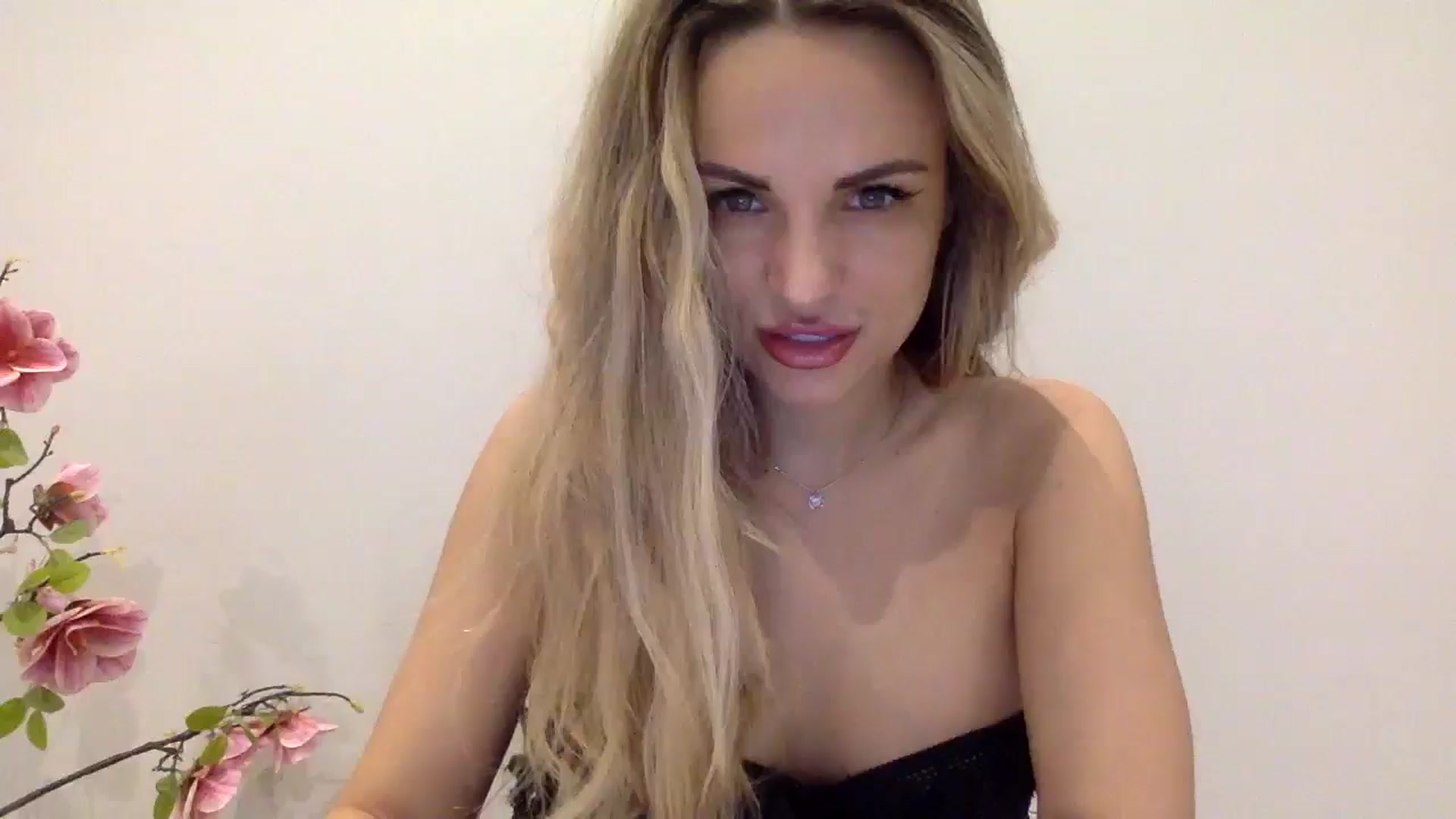 Gallery image thumbnail from Tina_Angel_'s myfreecams stream on, 03/23/2025, 23:25 image 8 of 20
