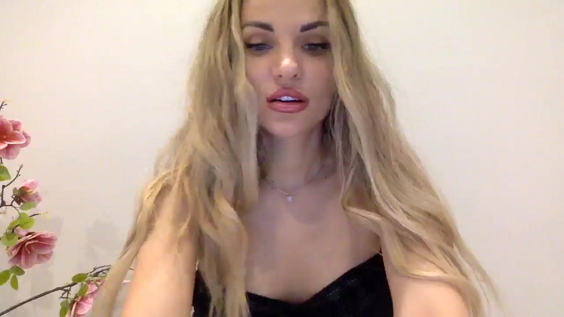 Gallery image thumbnail from Tina_Angel_'s myfreecams stream on, 03/23/2025, 23:25 image 13 of 20