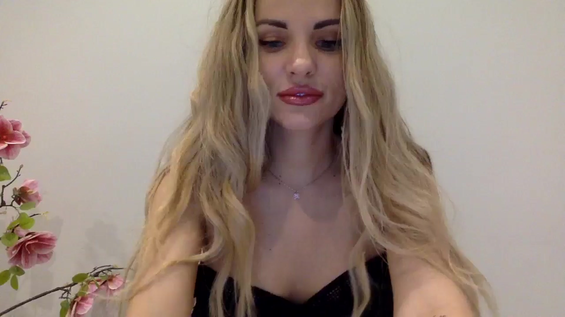 Gallery image thumbnail from Tina_Angel_'s myfreecams stream on, 03/23/2025, 23:25 image 12 of 20