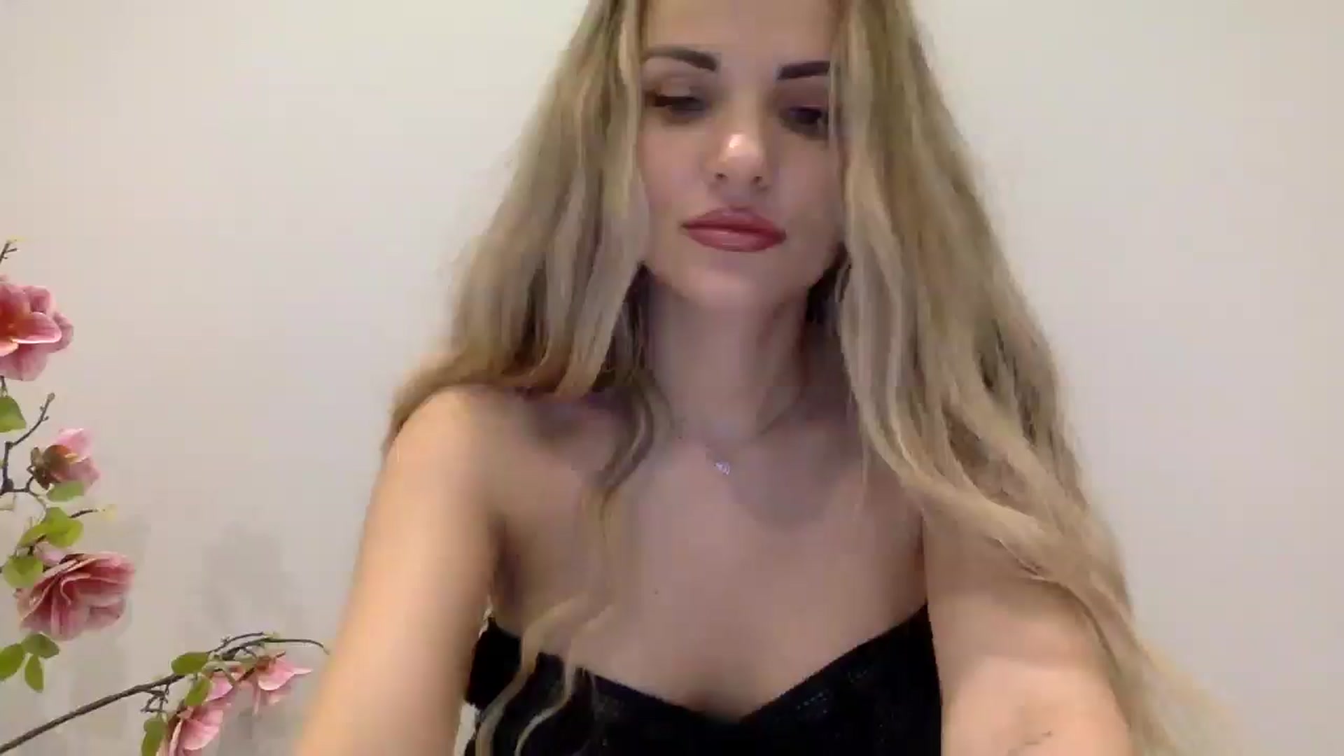 Gallery image thumbnail from Tina_Angel_'s myfreecams stream on, 03/23/2025, 23:25 image 18 of 20