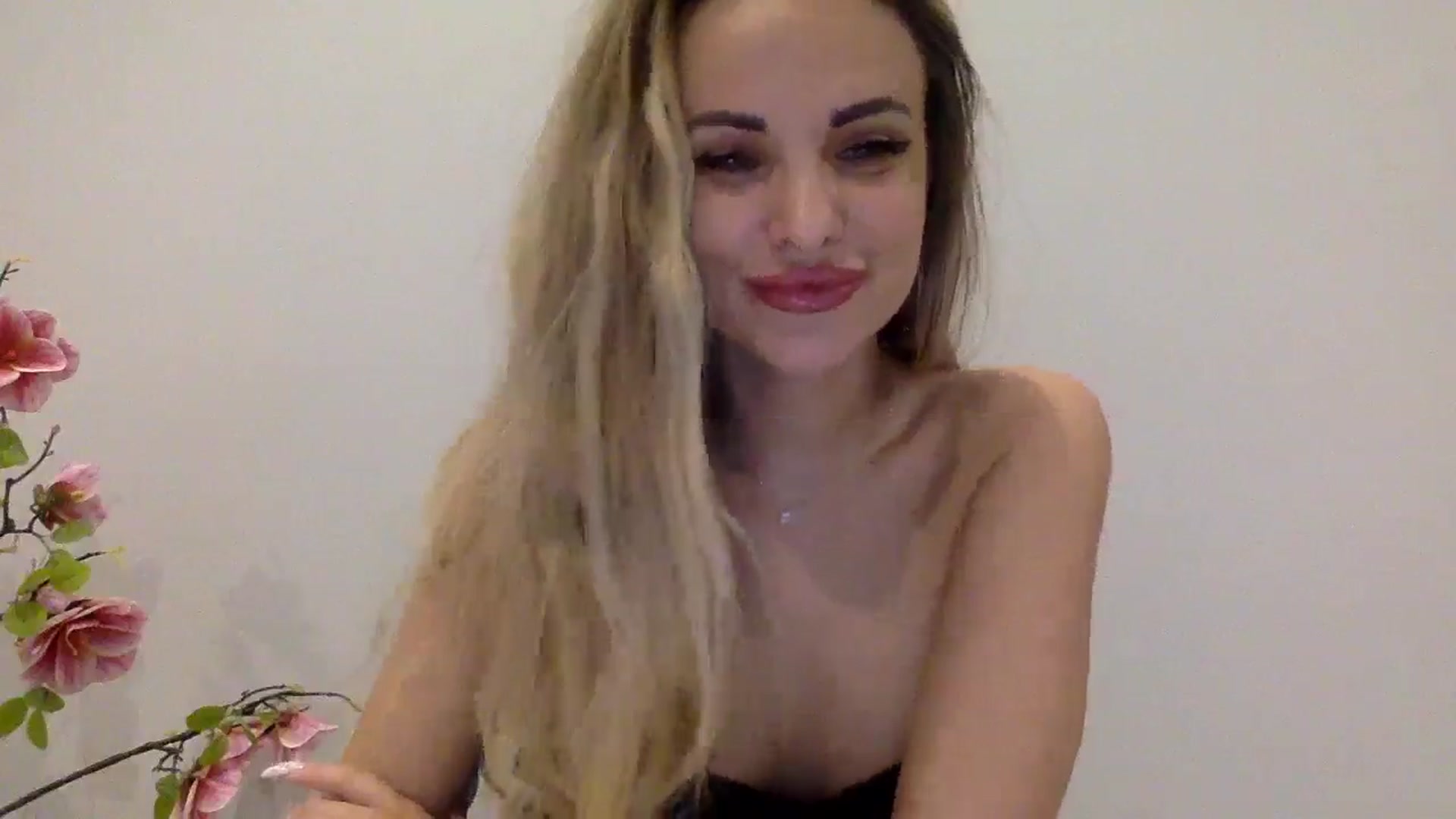 Gallery image thumbnail from Tina_Angel_'s myfreecams stream on, 03/23/2025, 23:25 image 5 of 20