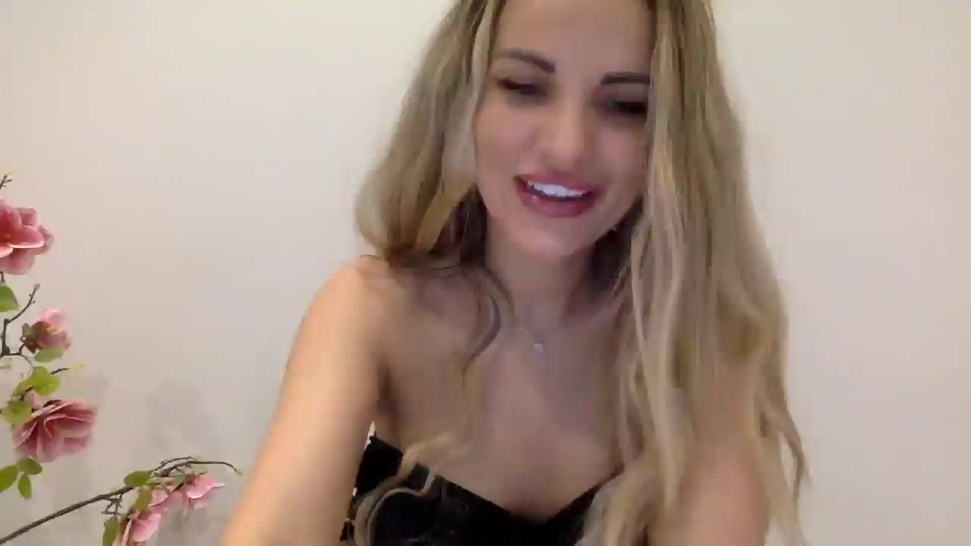 Gallery image thumbnail from Tina_Angel_'s myfreecams stream on, 03/23/2025, 23:25 image 15 of 20
