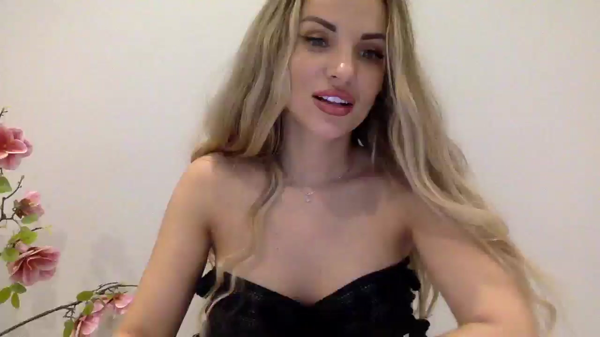 Gallery image thumbnail from Tina_Angel_'s myfreecams stream on, 03/23/2025, 23:25 image 17 of 20