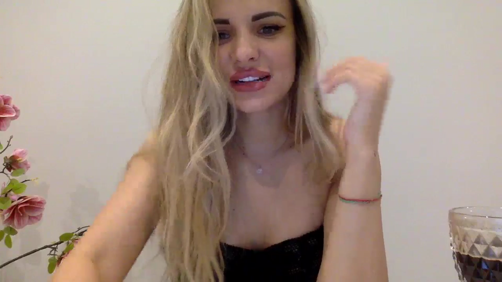 Gallery image thumbnail from Tina_Angel_'s myfreecams stream on, 03/24/2025, 24:11 image 5 of 20