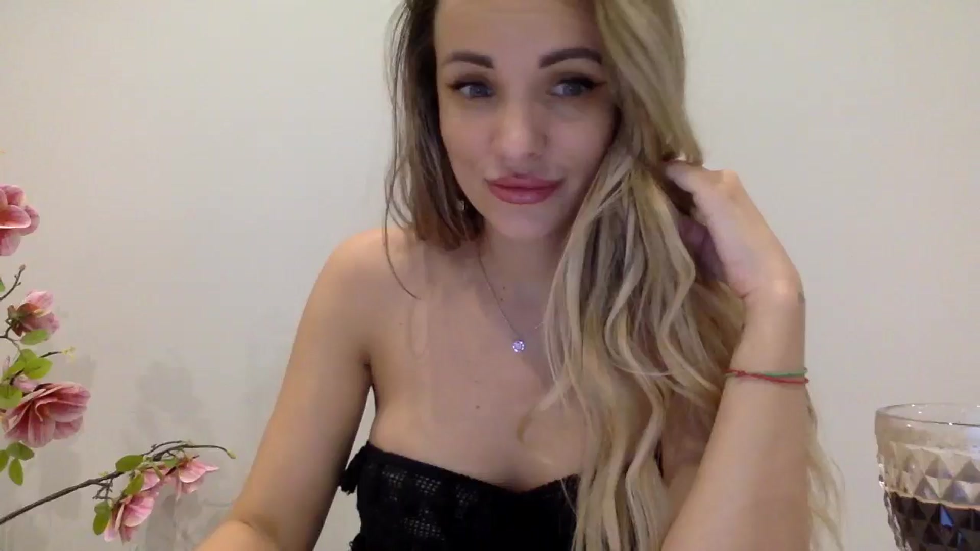 Gallery image thumbnail from Tina_Angel_'s myfreecams stream on, 03/24/2025, 24:11 image 11 of 20