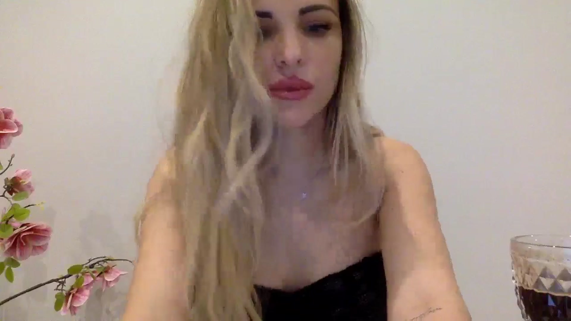 Gallery image thumbnail from Tina_Angel_'s myfreecams stream on, 03/24/2025, 24:11 image 7 of 20