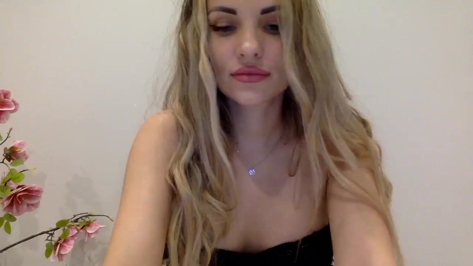 Gallery image thumbnail from Tina_Angel_'s myfreecams stream on, 03/24/2025, 24:43 image 1 of 20