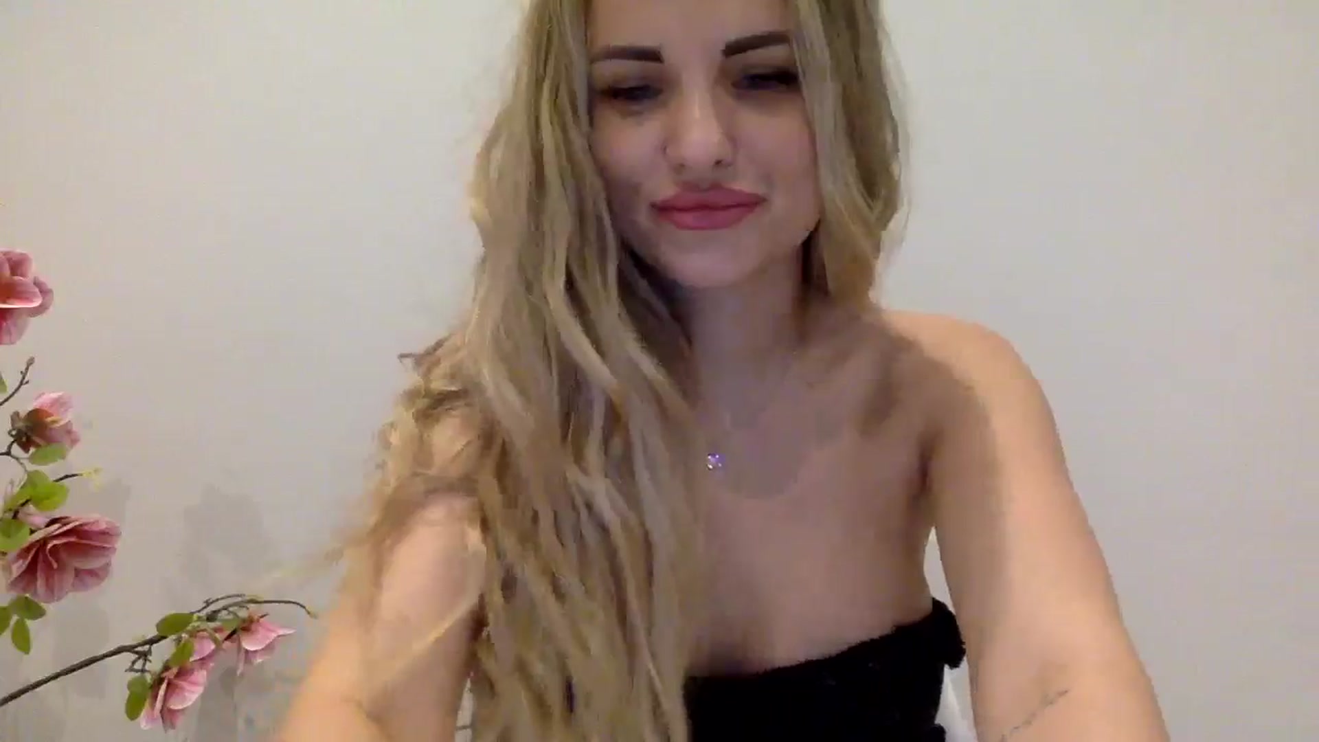 Gallery image thumbnail from Tina_Angel_'s myfreecams stream on, 03/24/2025, 24:43 image 16 of 20